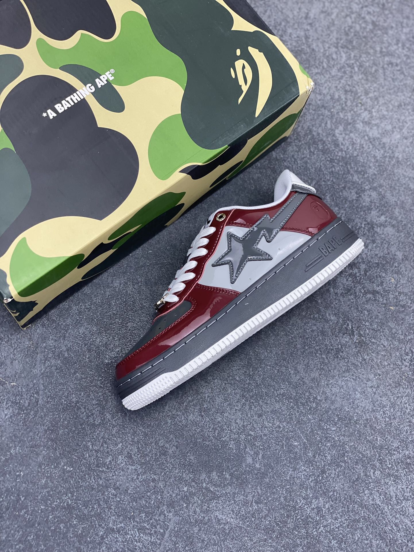 图片[7]-Bape Sk8 Sta To Nigo“ 潮流教父Nigo 品牌 猿人头低帮经典运动休闲板鞋 全套顶级包装 包含猿人logo定制防尘袋 定制迷彩鞋垫一副 抗压收纳抽屉式鞋盒 货号：1I80191006 尺码：36 36.5 37.5 38 38.5 39 40 40.5 41 42 42.5 43 44 44.5 45 46-选品中心