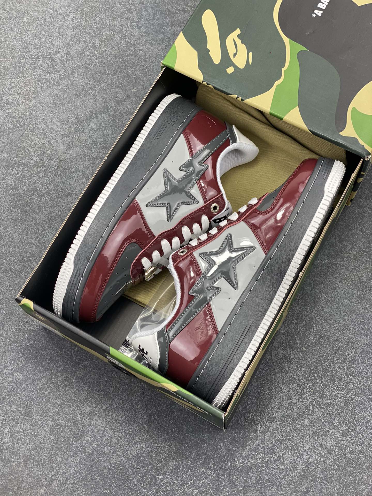 图片[9]-Bape Sk8 Sta To Nigo“ 潮流教父Nigo 品牌 猿人头低帮经典运动休闲板鞋 全套顶级包装 包含猿人logo定制防尘袋 定制迷彩鞋垫一副 抗压收纳抽屉式鞋盒 货号：1I80191006 尺码：36 36.5 37.5 38 38.5 39 40 40.5 41 42 42.5 43 44 44.5 45 46-选品中心