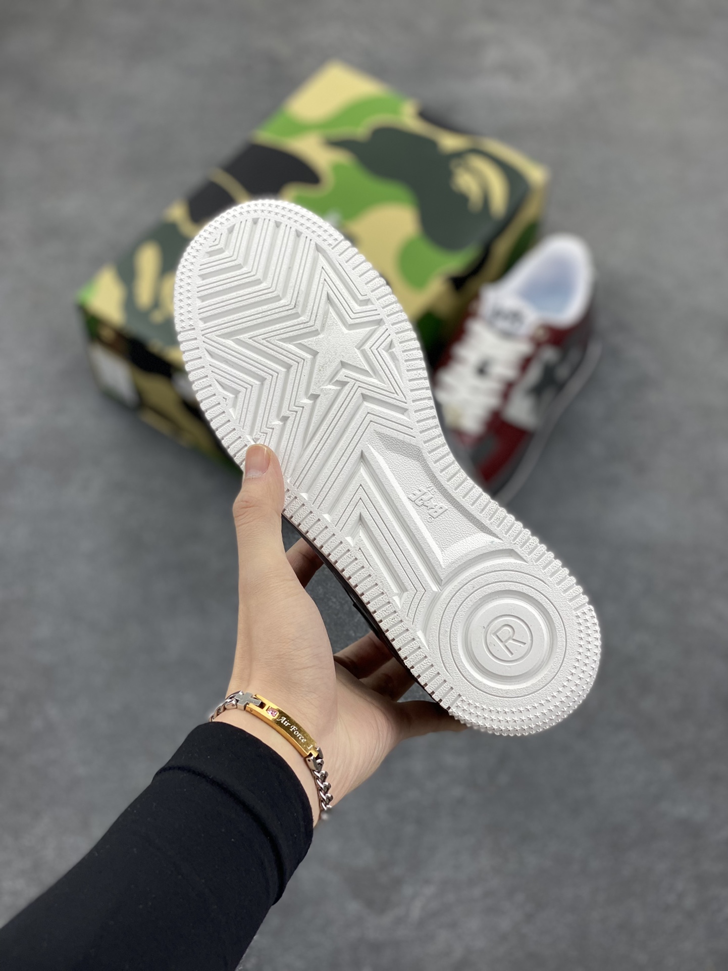 图片[5]-Bape Sk8 Sta To Nigo“ 潮流教父Nigo 品牌 猿人头低帮经典运动休闲板鞋 全套顶级包装 包含猿人logo定制防尘袋 定制迷彩鞋垫一副 抗压收纳抽屉式鞋盒 货号：1I80191006 尺码：36 36.5 37.5 38 38.5 39 40 40.5 41 42 42.5 43 44 44.5 45 46-选品中心