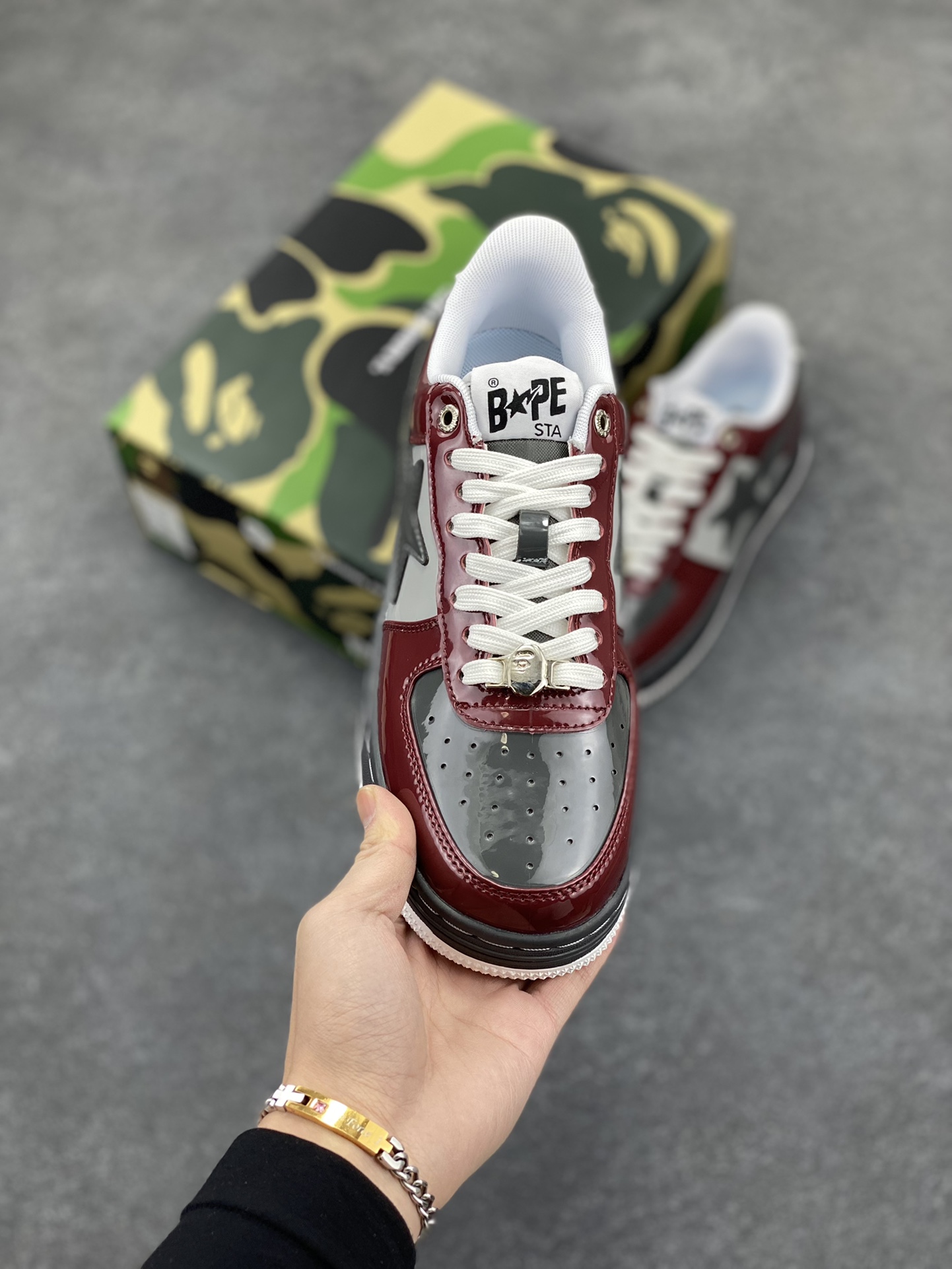 图片[2]-Bape Sk8 Sta To Nigo“ 潮流教父Nigo 品牌 猿人头低帮经典运动休闲板鞋 全套顶级包装 包含猿人logo定制防尘袋 定制迷彩鞋垫一副 抗压收纳抽屉式鞋盒 货号：1I80191006 尺码：36 36.5 37.5 38 38.5 39 40 40.5 41 42 42.5 43 44 44.5 45 46-选品中心