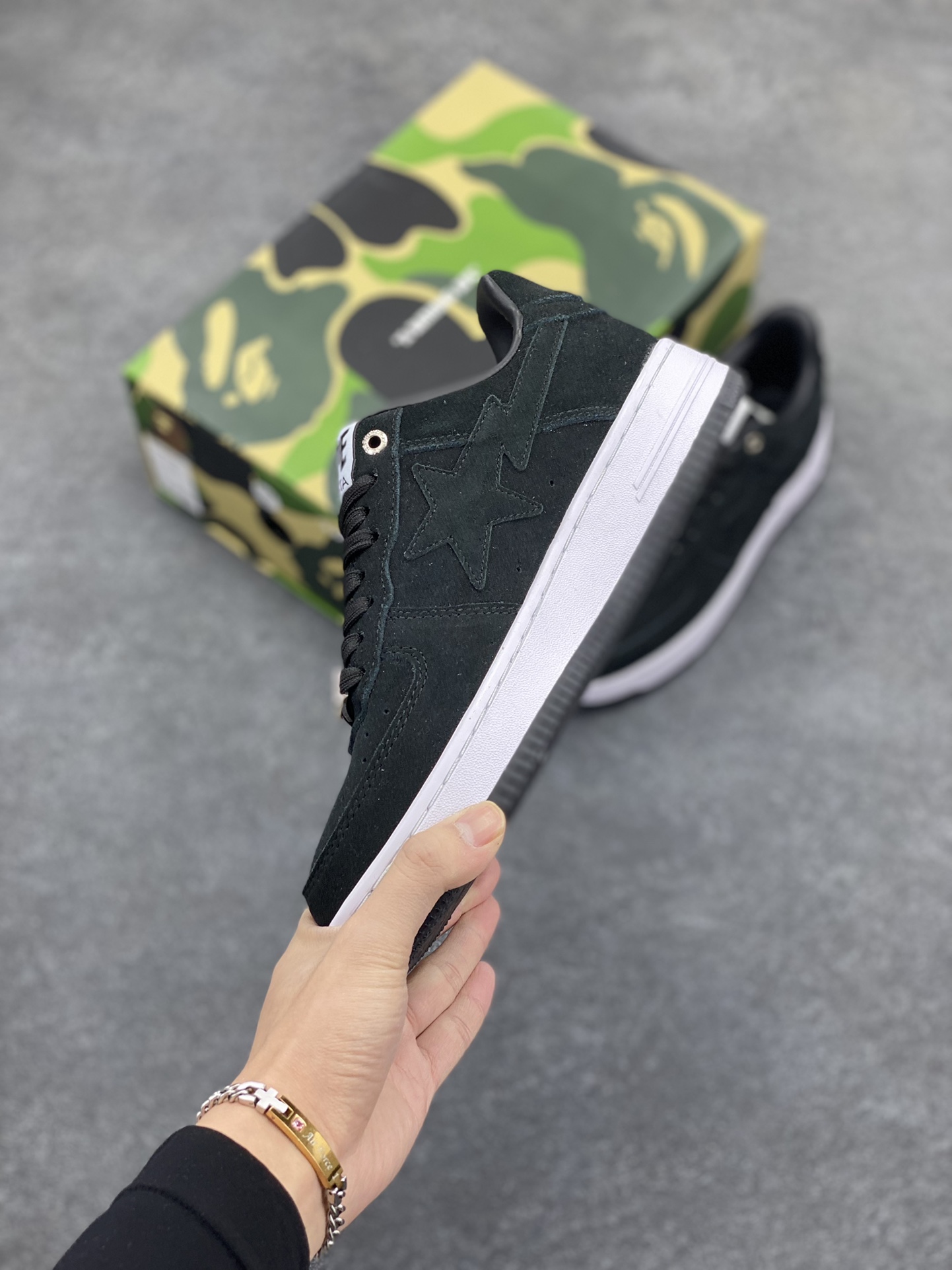 图片[3]-Bape Sk8 Sta To Nigo“ 潮流教父Nigo 品牌 猿人头低帮经典运动休闲板鞋 全套顶级包装 包含猿人logo定制防尘袋 定制迷彩鞋垫一副 抗压收纳抽屉式鞋盒 货号：1H70191004 尺码：36 36.5 37.5 38 38.5 39 40 40.5 41 42 42.5 43 44 44.5 45 46-选品中心