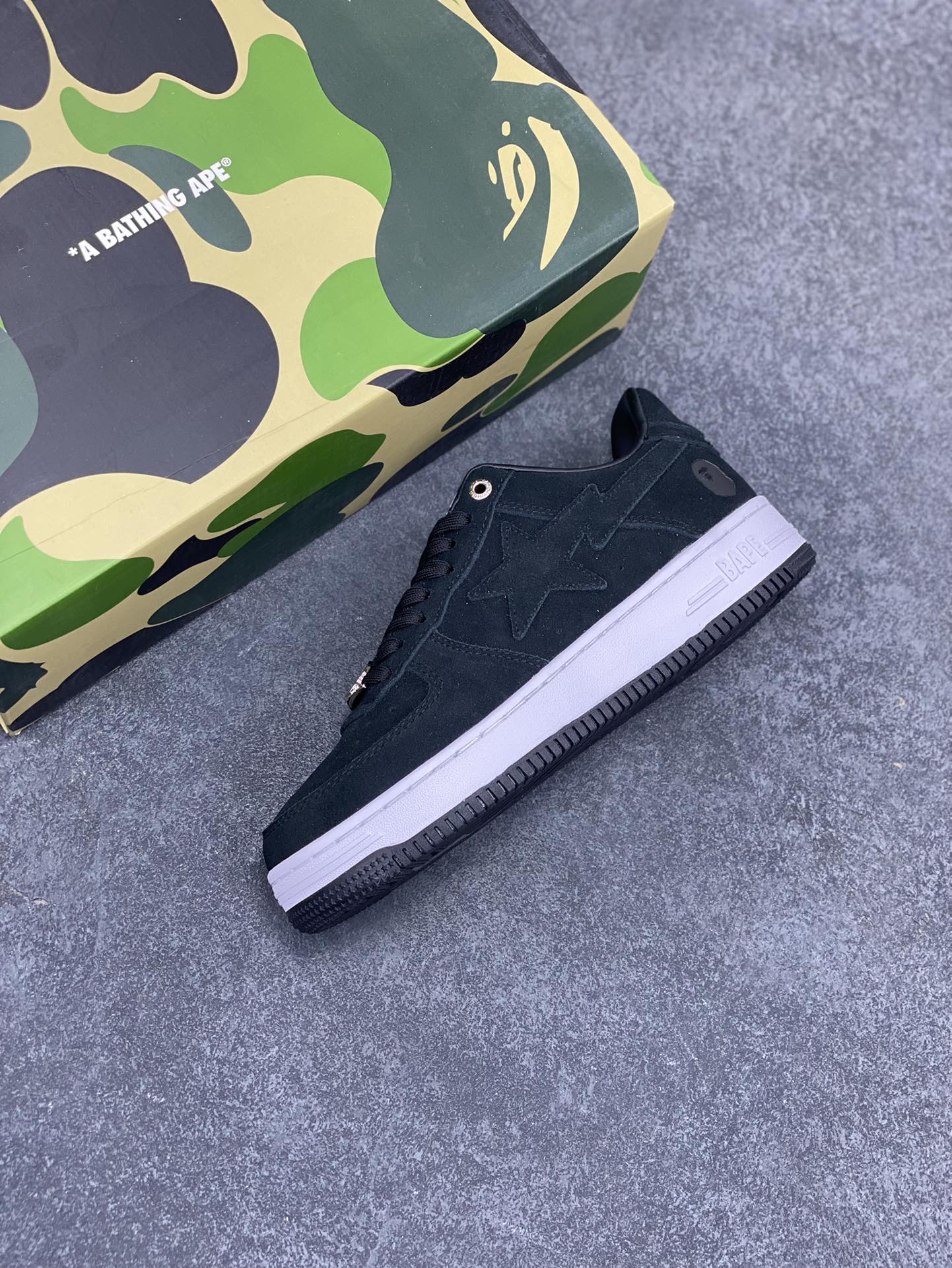 图片[7]-Bape Sk8 Sta To Nigo“ 潮流教父Nigo 品牌 猿人头低帮经典运动休闲板鞋 全套顶级包装 包含猿人logo定制防尘袋 定制迷彩鞋垫一副 抗压收纳抽屉式鞋盒 货号：1H70191004 尺码：36 36.5 37.5 38 38.5 39 40 40.5 41 42 42.5 43 44 44.5 45 46-选品中心