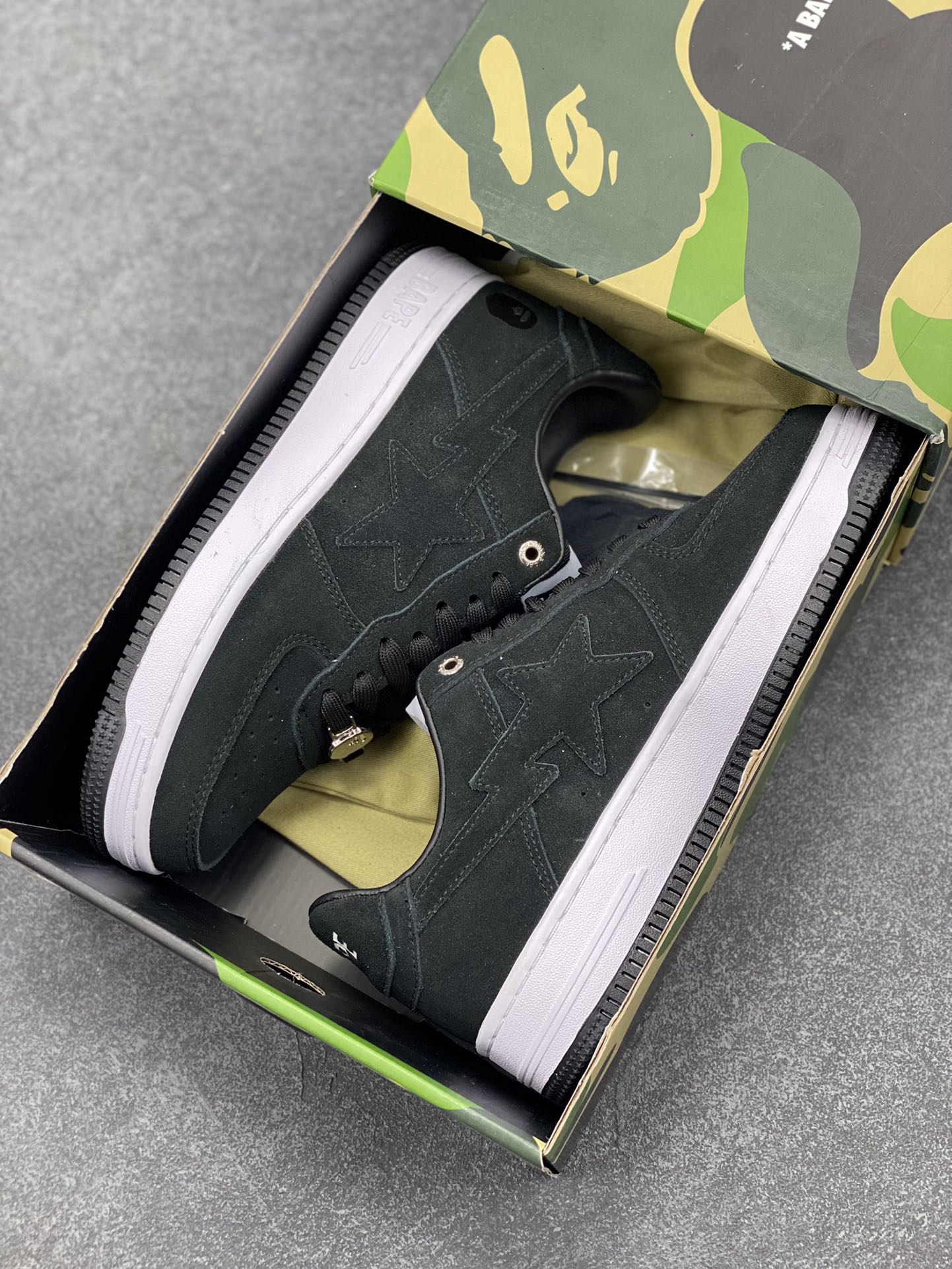 图片[9]-Bape Sk8 Sta To Nigo“ 潮流教父Nigo 品牌 猿人头低帮经典运动休闲板鞋 全套顶级包装 包含猿人logo定制防尘袋 定制迷彩鞋垫一副 抗压收纳抽屉式鞋盒 货号：1H70191004 尺码：36 36.5 37.5 38 38.5 39 40 40.5 41 42 42.5 43 44 44.5 45 46-选品中心