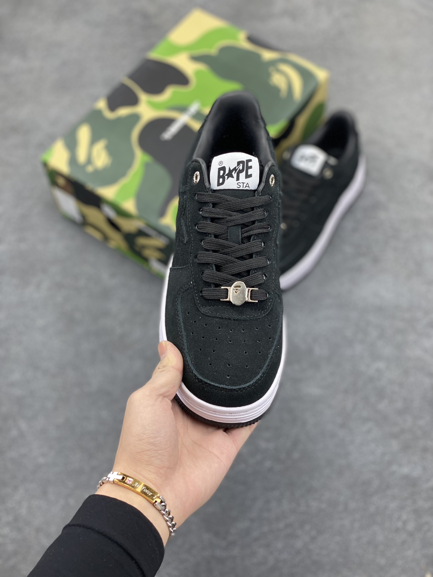 图片[2]-Bape Sk8 Sta To Nigo“ 潮流教父Nigo 品牌 猿人头低帮经典运动休闲板鞋 全套顶级包装 包含猿人logo定制防尘袋 定制迷彩鞋垫一副 抗压收纳抽屉式鞋盒 货号：1H70191004 尺码：36 36.5 37.5 38 38.5 39 40 40.5 41 42 42.5 43 44 44.5 45 46-选品中心