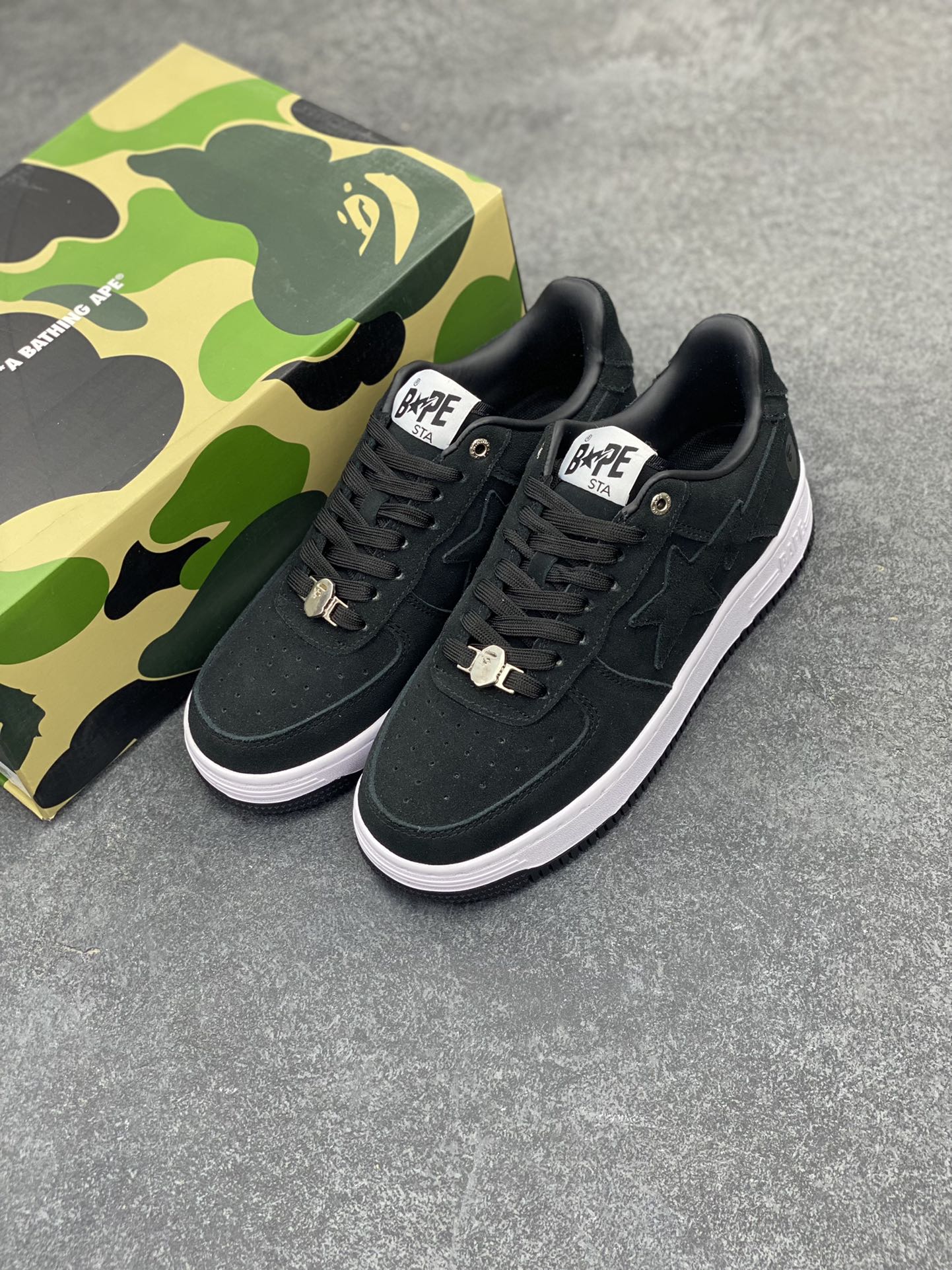 图片[8]-Bape Sk8 Sta To Nigo“ 潮流教父Nigo 品牌 猿人头低帮经典运动休闲板鞋 全套顶级包装 包含猿人logo定制防尘袋 定制迷彩鞋垫一副 抗压收纳抽屉式鞋盒 货号：1H70191004 尺码：36 36.5 37.5 38 38.5 39 40 40.5 41 42 42.5 43 44 44.5 45 46-选品中心
