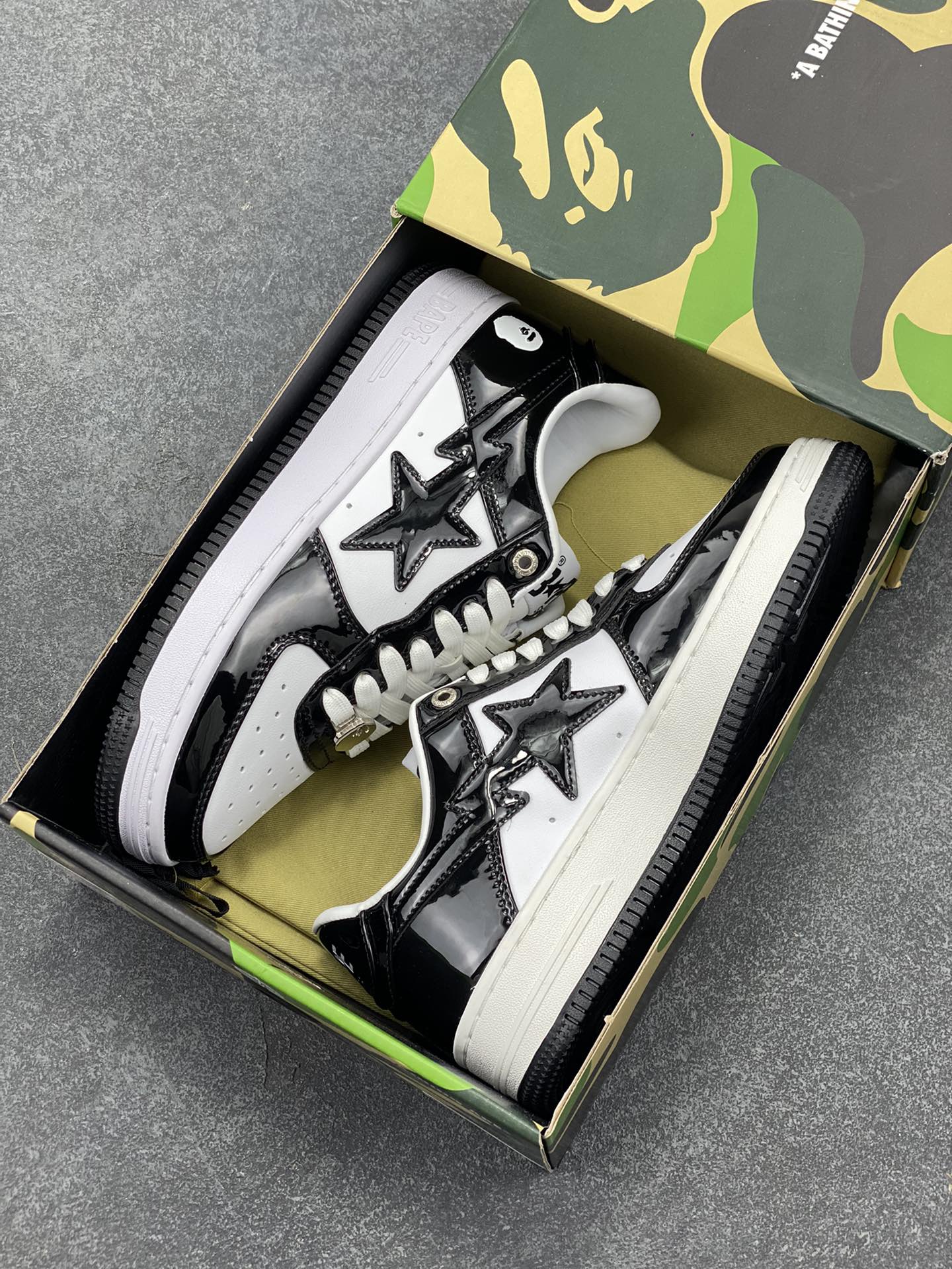 图片[9]-Bape Sk8 Sta To Nigo“ 潮流教父Nigo 品牌 猿人头低帮经典运动休闲板鞋 全套顶级包装 包含猿人logo定制防尘袋 定制迷彩鞋垫一副 抗压收纳抽屉式鞋盒 货号：1I70191002 尺码：36 36.5 37.5 38 38.5 39 40 40.5 41 42 42.5 43 44 44.5 45 46-选品中心