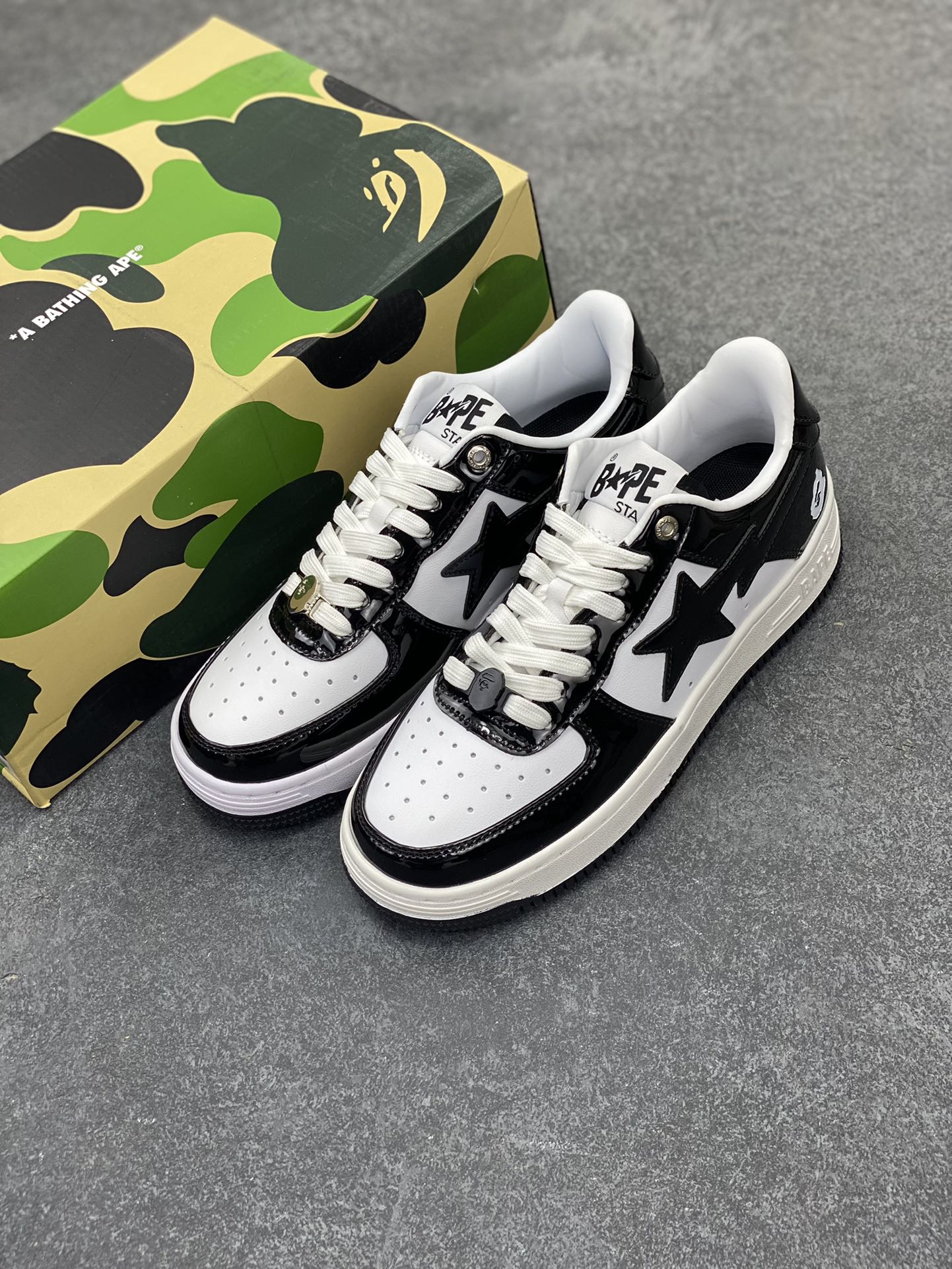 图片[8]-Bape Sk8 Sta To Nigo“ 潮流教父Nigo 品牌 猿人头低帮经典运动休闲板鞋 全套顶级包装 包含猿人logo定制防尘袋 定制迷彩鞋垫一副 抗压收纳抽屉式鞋盒 货号：1I70191002 尺码：36 36.5 37.5 38 38.5 39 40 40.5 41 42 42.5 43 44 44.5 45 46-选品中心