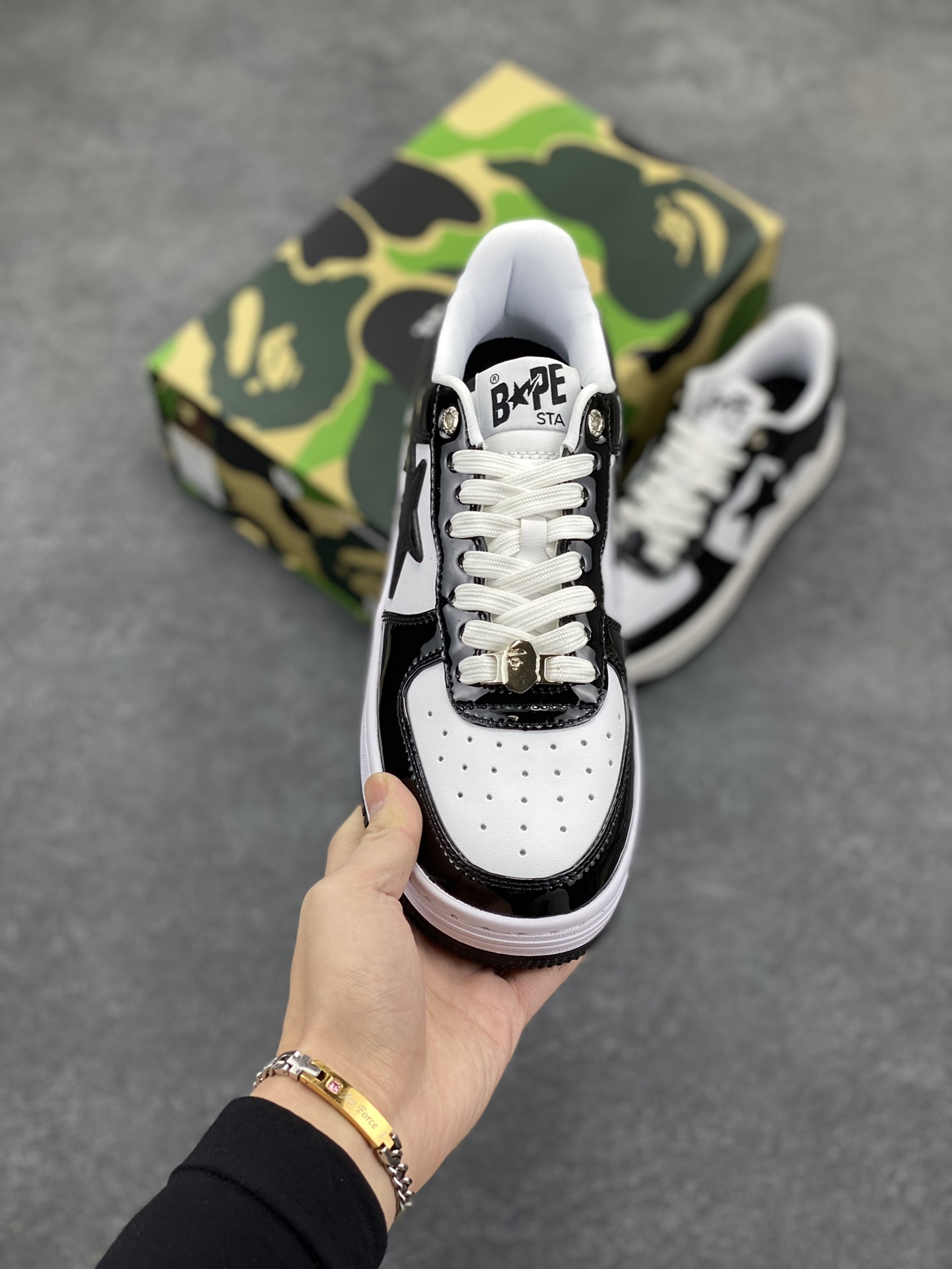 图片[2]-Bape Sk8 Sta To Nigo“ 潮流教父Nigo 品牌 猿人头低帮经典运动休闲板鞋 全套顶级包装 包含猿人logo定制防尘袋 定制迷彩鞋垫一副 抗压收纳抽屉式鞋盒 货号：1I70191002 尺码：36 36.5 37.5 38 38.5 39 40 40.5 41 42 42.5 43 44 44.5 45 46-选品中心