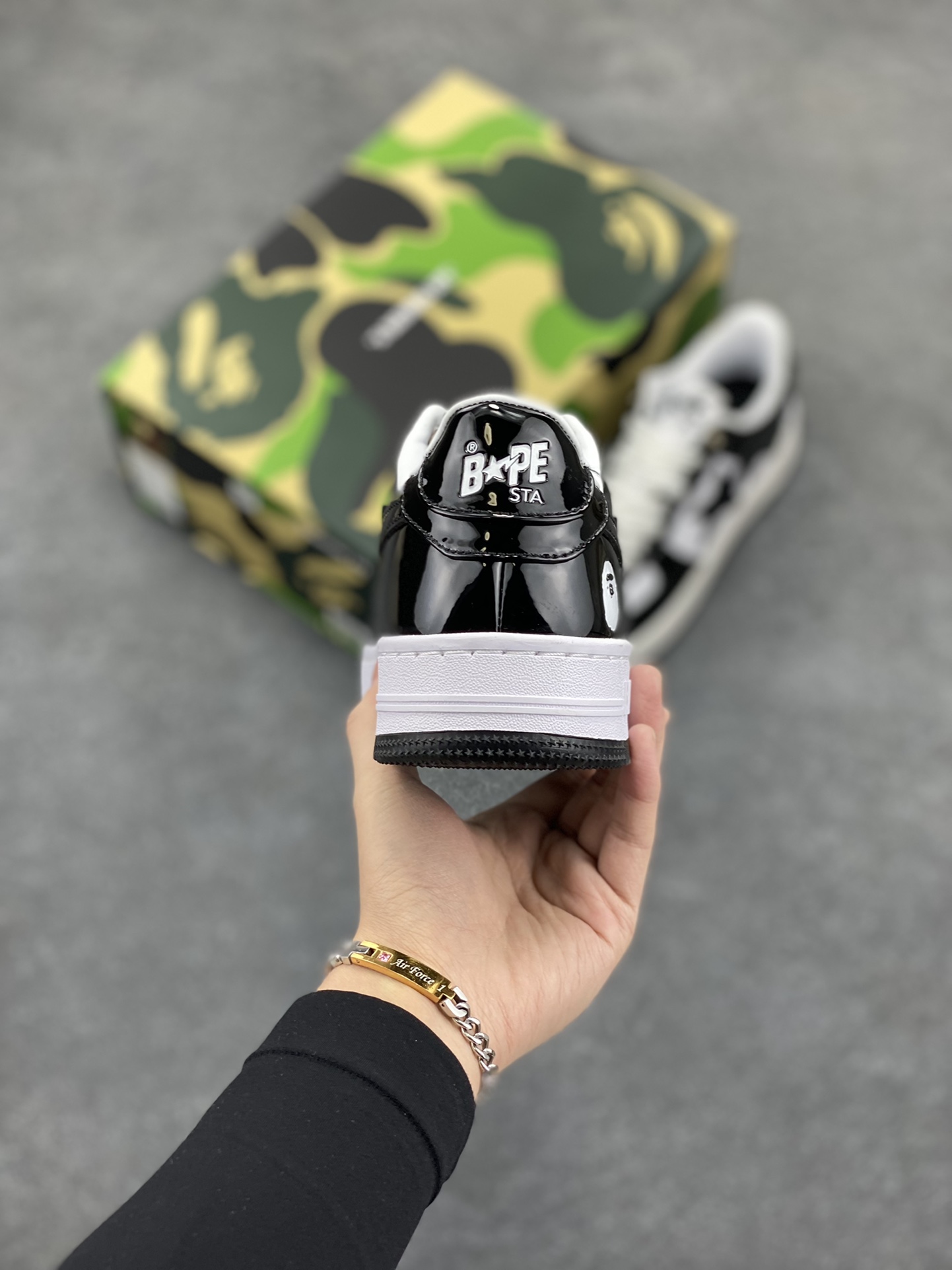 图片[4]-Bape Sk8 Sta To Nigo“ 潮流教父Nigo 品牌 猿人头低帮经典运动休闲板鞋 全套顶级包装 包含猿人logo定制防尘袋 定制迷彩鞋垫一副 抗压收纳抽屉式鞋盒 货号：1I70191002 尺码：36 36.5 37.5 38 38.5 39 40 40.5 41 42 42.5 43 44 44.5 45 46-选品中心