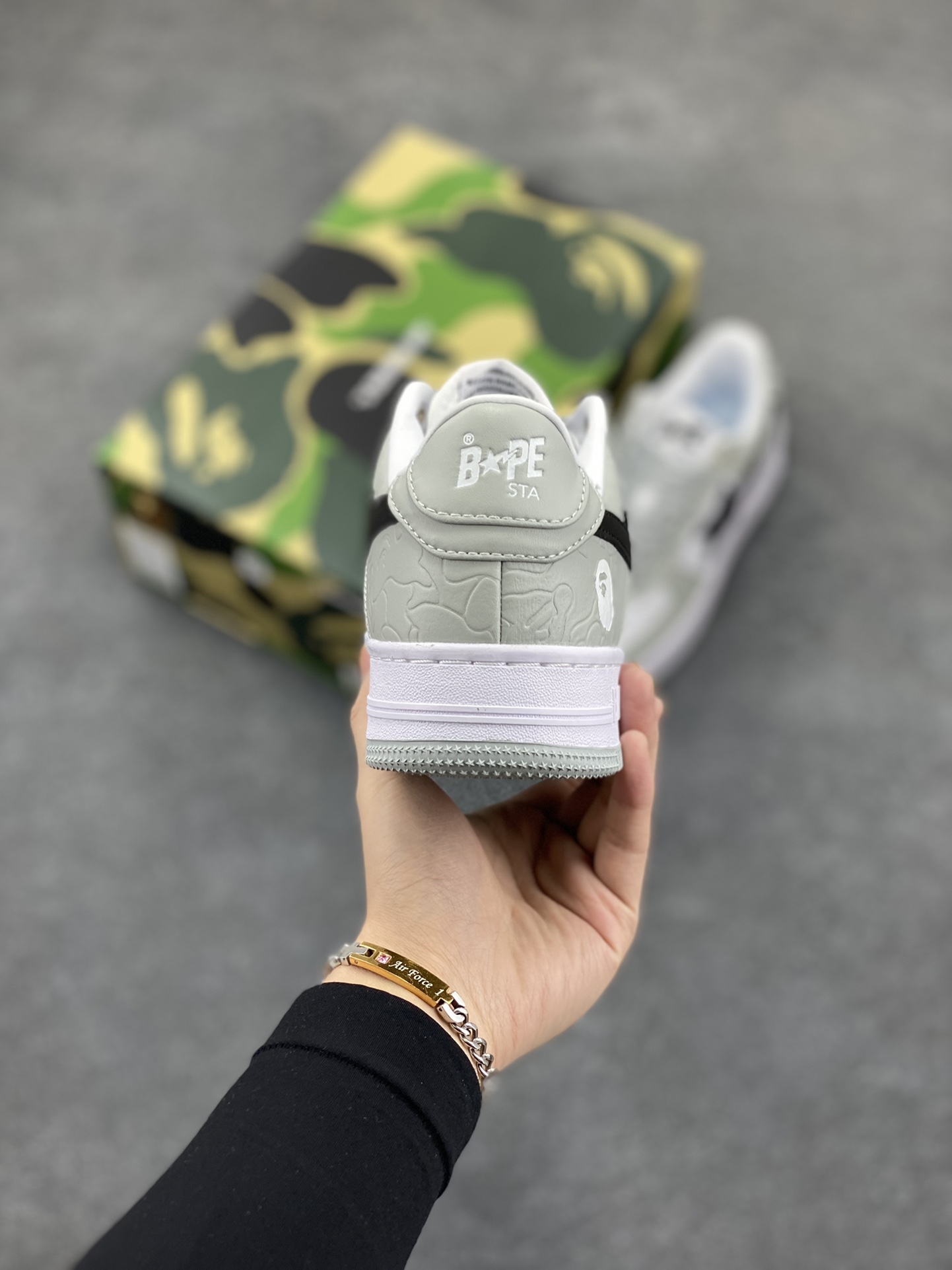 图片[4]-Bape Sk8 Sta To Nigo“ 潮流教父Nigo 品牌 猿人头低帮经典运动休闲板鞋 全套顶级包装 包含猿人logo定制防尘袋 定制迷彩鞋垫一副 抗压收纳抽屉式鞋盒 货号：1H70191002 尺码：36 36.5 37.5 38 38.5 39 40 40.5 41 42 42.5 43 44 44.5 45 46-选品中心