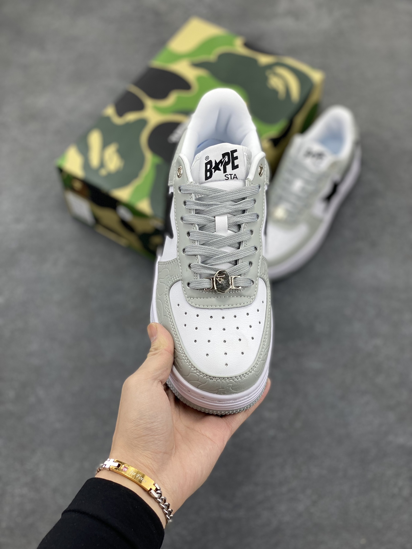 图片[2]-Bape Sk8 Sta To Nigo“ 潮流教父Nigo 品牌 猿人头低帮经典运动休闲板鞋 全套顶级包装 包含猿人logo定制防尘袋 定制迷彩鞋垫一副 抗压收纳抽屉式鞋盒 货号：1H70191002 尺码：36 36.5 37.5 38 38.5 39 40 40.5 41 42 42.5 43 44 44.5 45 46-选品中心