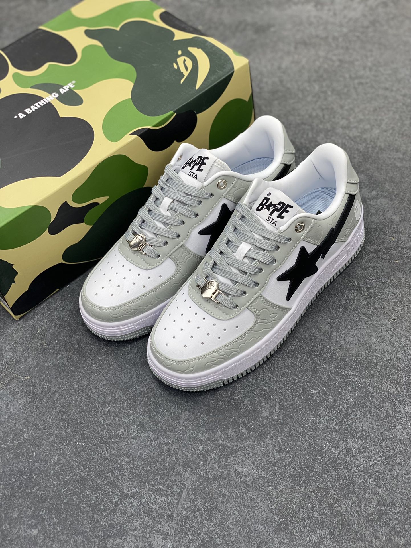 图片[8]-Bape Sk8 Sta To Nigo“ 潮流教父Nigo 品牌 猿人头低帮经典运动休闲板鞋 全套顶级包装 包含猿人logo定制防尘袋 定制迷彩鞋垫一副 抗压收纳抽屉式鞋盒 货号：1H70191002 尺码：36 36.5 37.5 38 38.5 39 40 40.5 41 42 42.5 43 44 44.5 45 46-选品中心