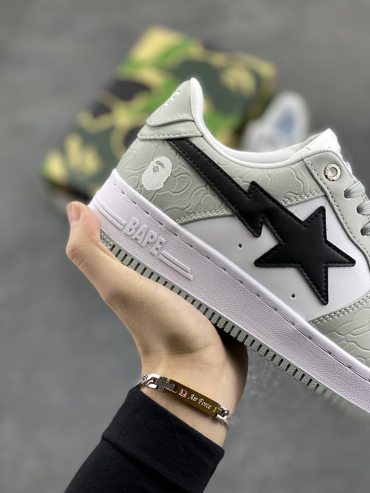 图片[6]-Bape Sk8 Sta To Nigo“ 潮流教父Nigo 品牌 猿人头低帮经典运动休闲板鞋 全套顶级包装 包含猿人logo定制防尘袋 定制迷彩鞋垫一副 抗压收纳抽屉式鞋盒 货号：1H70191002 尺码：36 36.5 37.5 38 38.5 39 40 40.5 41 42 42.5 43 44 44.5 45 46-选品中心