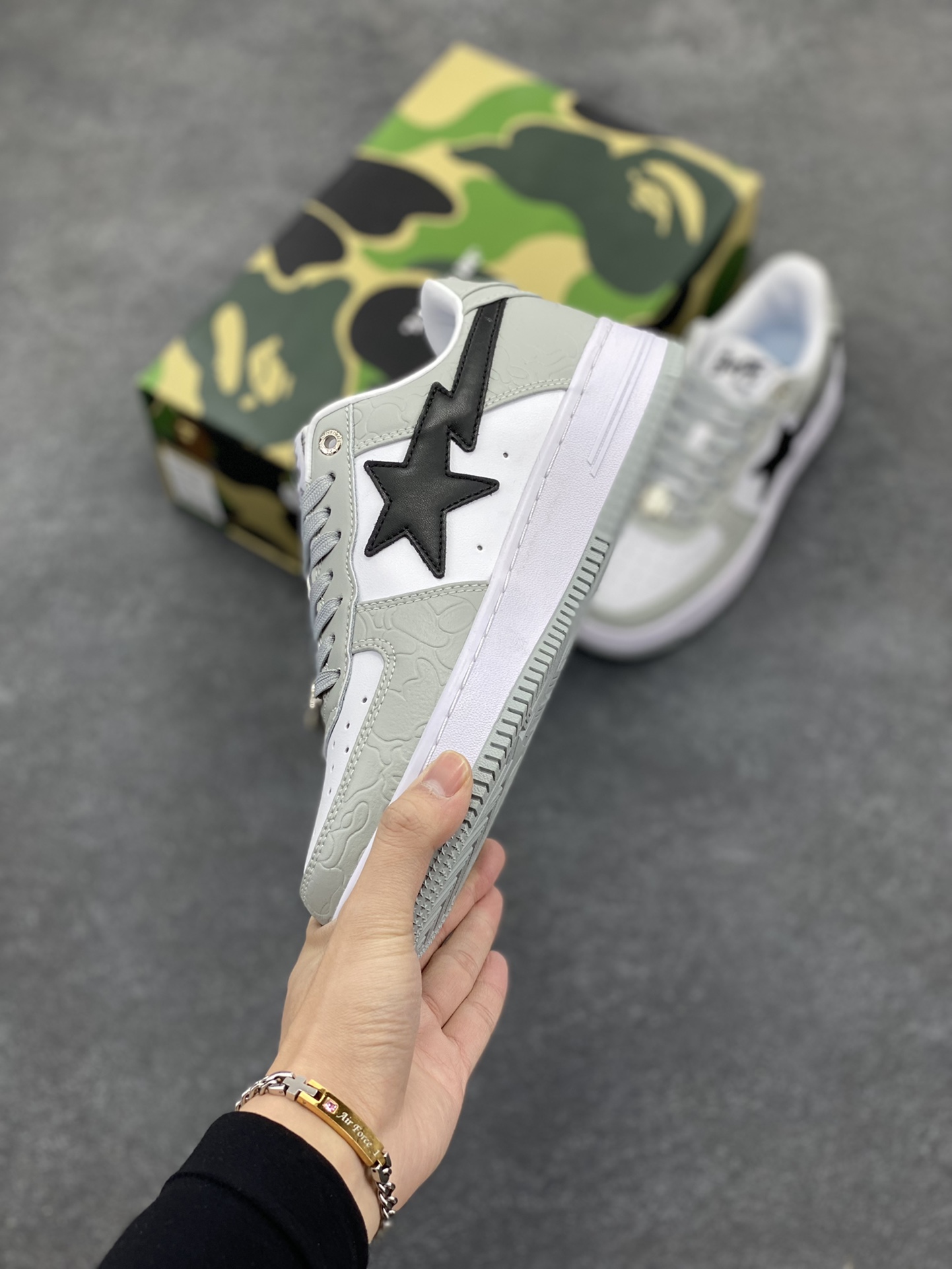 图片[3]-Bape Sk8 Sta To Nigo“ 潮流教父Nigo 品牌 猿人头低帮经典运动休闲板鞋 全套顶级包装 包含猿人logo定制防尘袋 定制迷彩鞋垫一副 抗压收纳抽屉式鞋盒 货号：1H70191002 尺码：36 36.5 37.5 38 38.5 39 40 40.5 41 42 42.5 43 44 44.5 45 46-选品中心