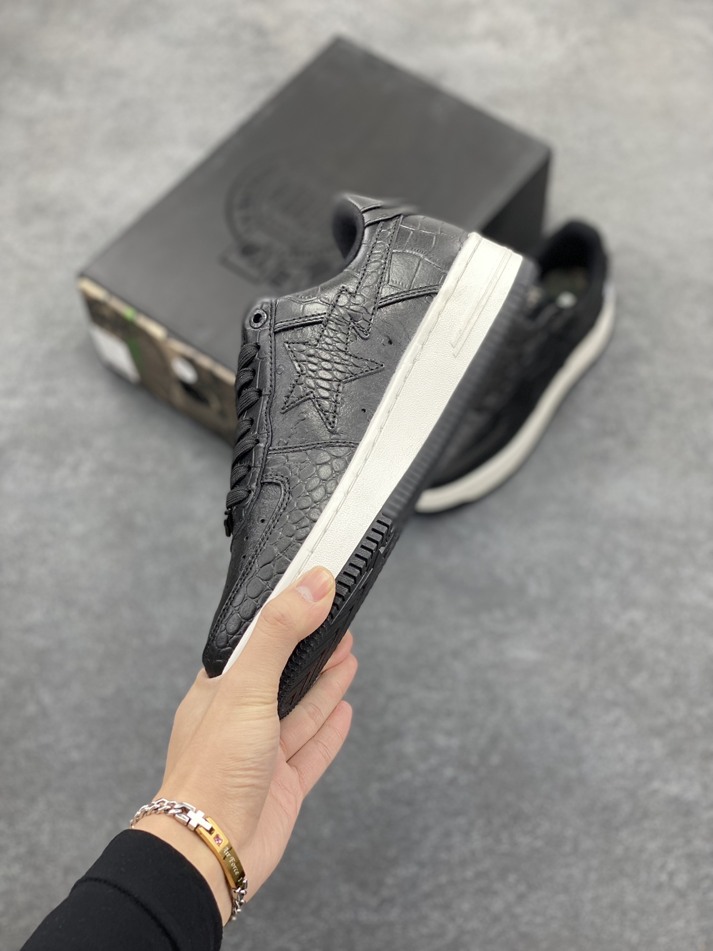 图片[3]-Bape Sk8 Sta To Nigo“ 潮流教父Nigo 品牌 猿人头低帮经典运动休闲板鞋 全套顶级包装 包含猿人logo定制防尘袋 定制迷彩鞋垫一副 抗压收纳抽屉式鞋盒 货号：1J23191901 尺码：36 36.5 37.5 38 38.5 39 40 40.5 41 42 42.5 43 44 44.5 45 46-选品中心