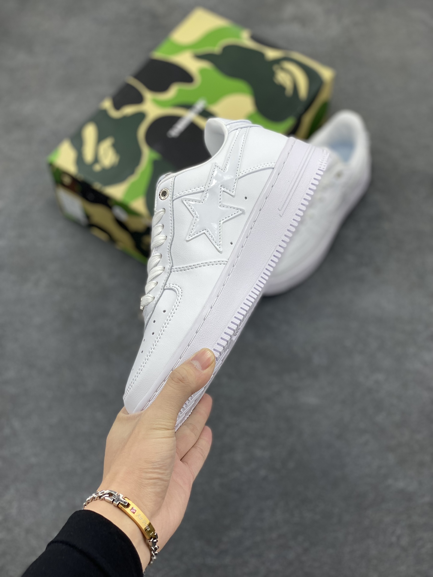 图片[3]-Bape Sk8 Sta To Nigo“ 潮流教父Nigo 品牌 猿人头低帮经典运动休闲板鞋 全套顶级包装 包含猿人logo定制防尘袋 定制迷彩鞋垫一副 抗压收纳抽屉式鞋盒 货号：1F70191006 尺码：36 36.5 37.5 38 38.5 39 40 40.5 41 42 42.5 43 44 44.5 45 46-选品中心