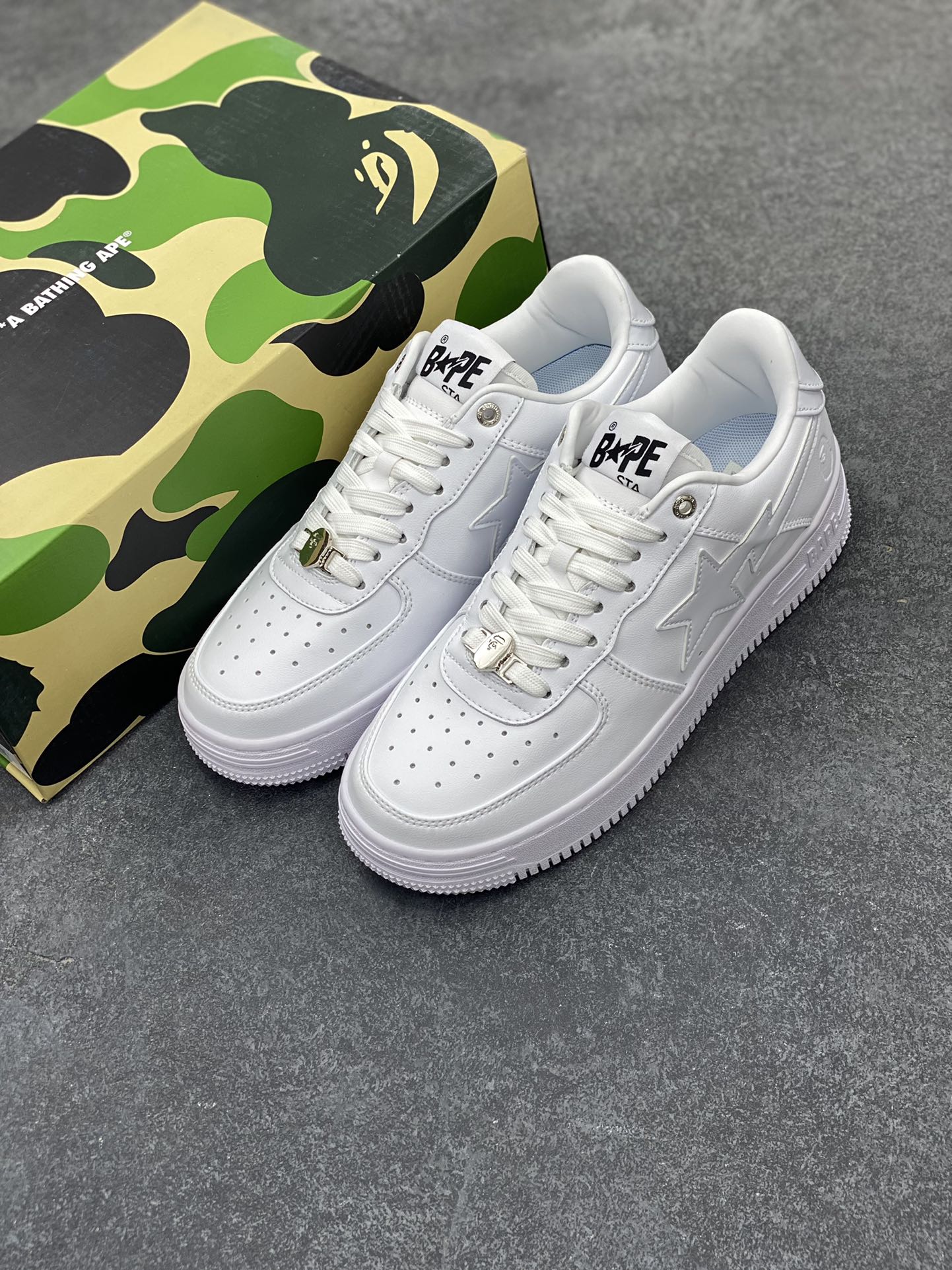 图片[8]-Bape Sk8 Sta To Nigo“ 潮流教父Nigo 品牌 猿人头低帮经典运动休闲板鞋 全套顶级包装 包含猿人logo定制防尘袋 定制迷彩鞋垫一副 抗压收纳抽屉式鞋盒 货号：1F70191006 尺码：36 36.5 37.5 38 38.5 39 40 40.5 41 42 42.5 43 44 44.5 45 46-选品中心