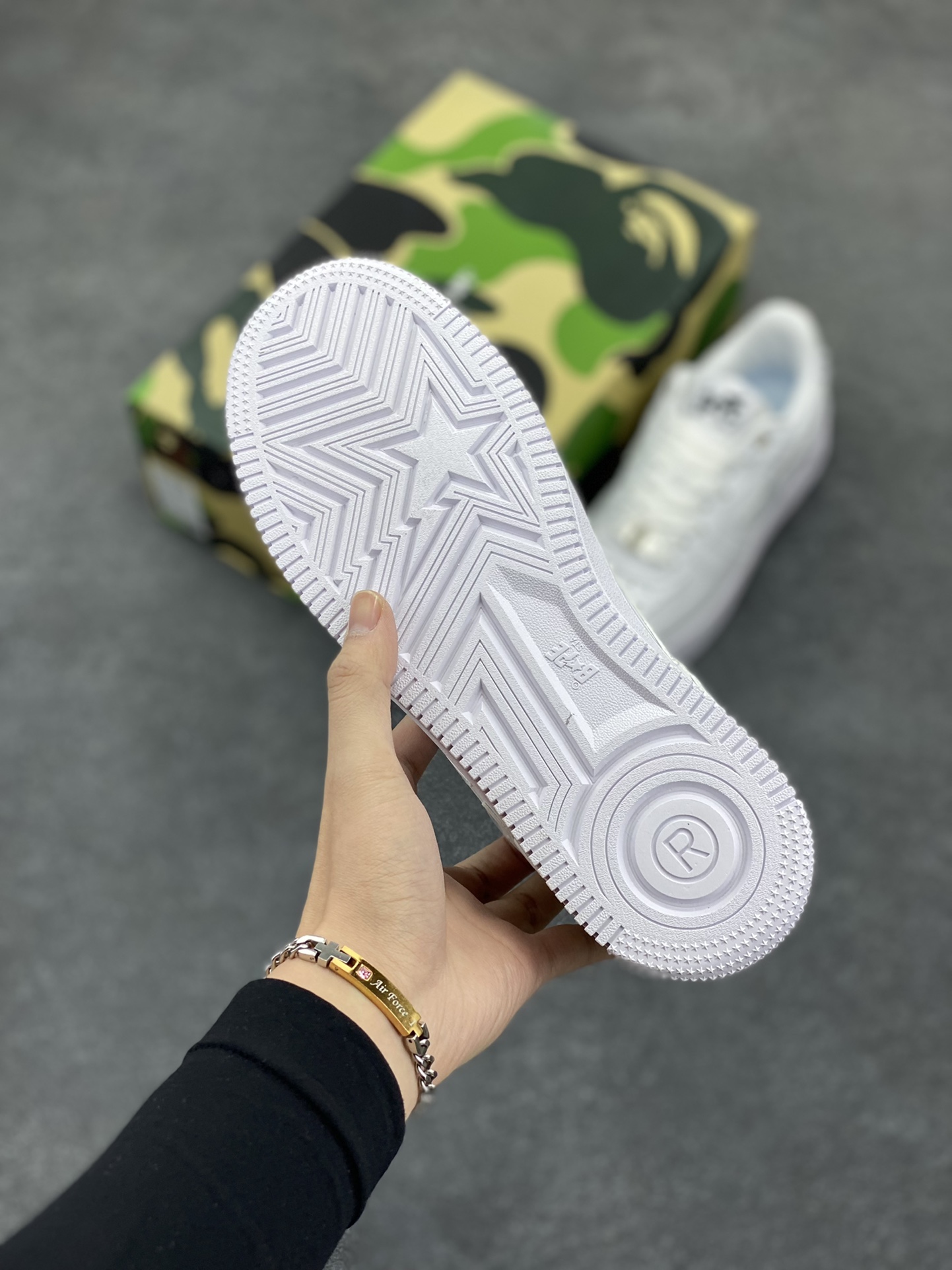 图片[5]-Bape Sk8 Sta To Nigo“ 潮流教父Nigo 品牌 猿人头低帮经典运动休闲板鞋 全套顶级包装 包含猿人logo定制防尘袋 定制迷彩鞋垫一副 抗压收纳抽屉式鞋盒 货号：1F70191006 尺码：36 36.5 37.5 38 38.5 39 40 40.5 41 42 42.5 43 44 44.5 45 46-选品中心