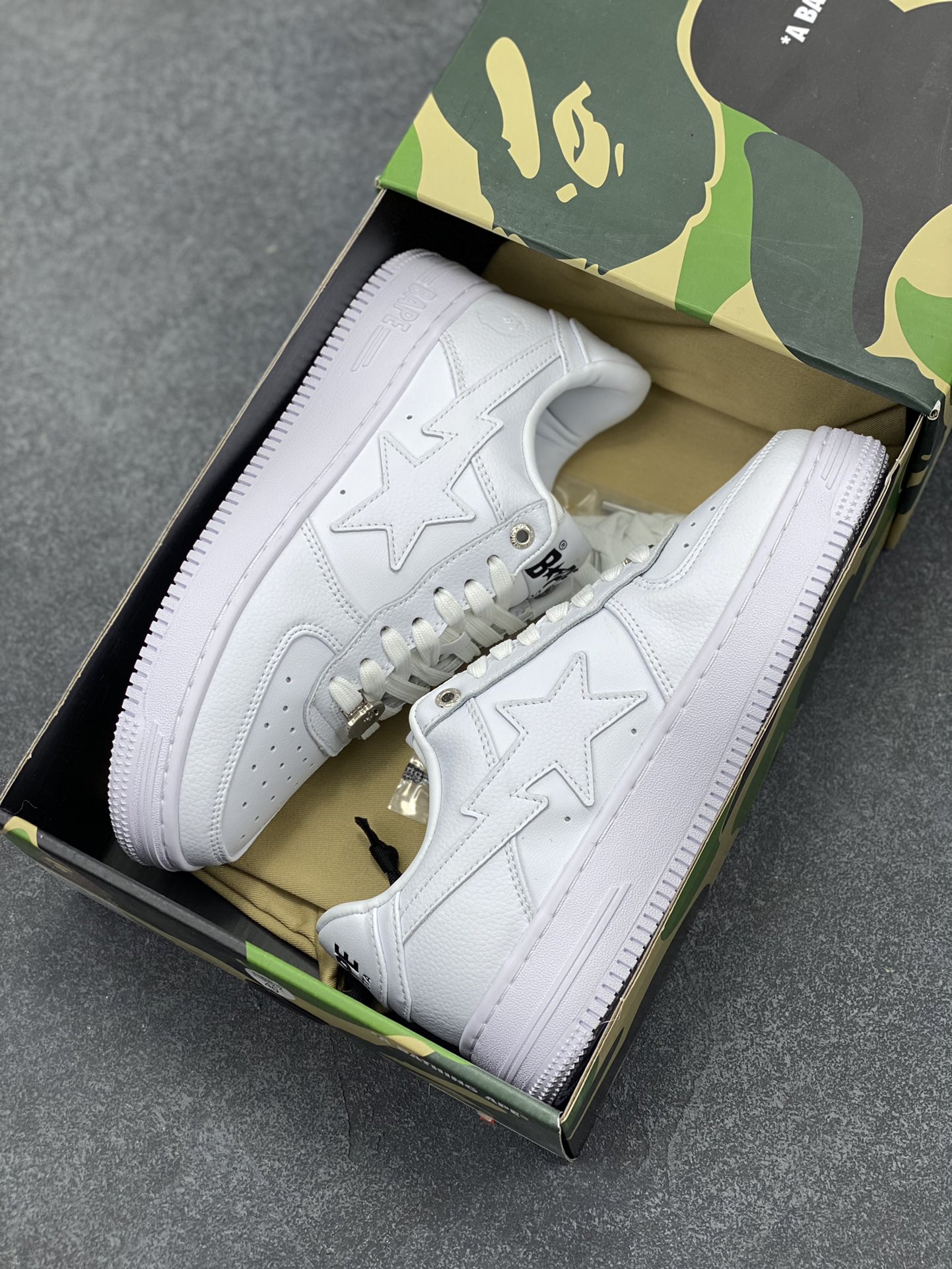 图片[9]-Bape Sk8 Sta To Nigo“ 潮流教父Nigo 品牌 猿人头低帮经典运动休闲板鞋 全套顶级包装 包含猿人logo定制防尘袋 定制迷彩鞋垫一副 抗压收纳抽屉式鞋盒 货号：1J30291013 尺码：36 36.5 37.5 38 38.5 39 40 40.5 41 42 42.5 43 44 44.5 45 46-选品中心