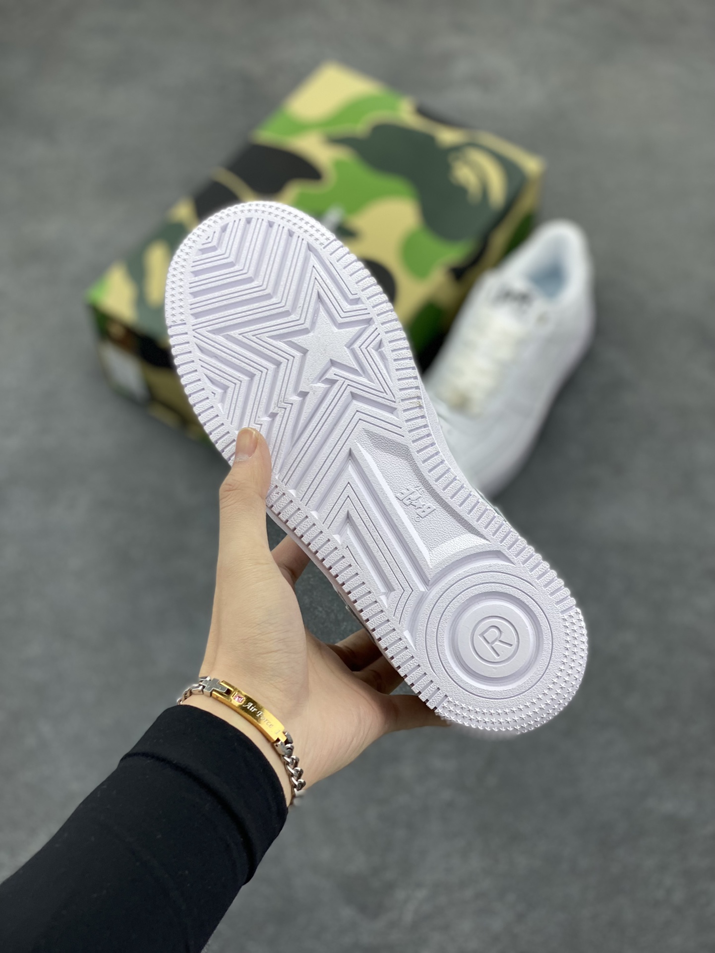 图片[5]-Bape Sk8 Sta To Nigo“ 潮流教父Nigo 品牌 猿人头低帮经典运动休闲板鞋 全套顶级包装 包含猿人logo定制防尘袋 定制迷彩鞋垫一副 抗压收纳抽屉式鞋盒 货号：1J30291013 尺码：36 36.5 37.5 38 38.5 39 40 40.5 41 42 42.5 43 44 44.5 45 46-选品中心