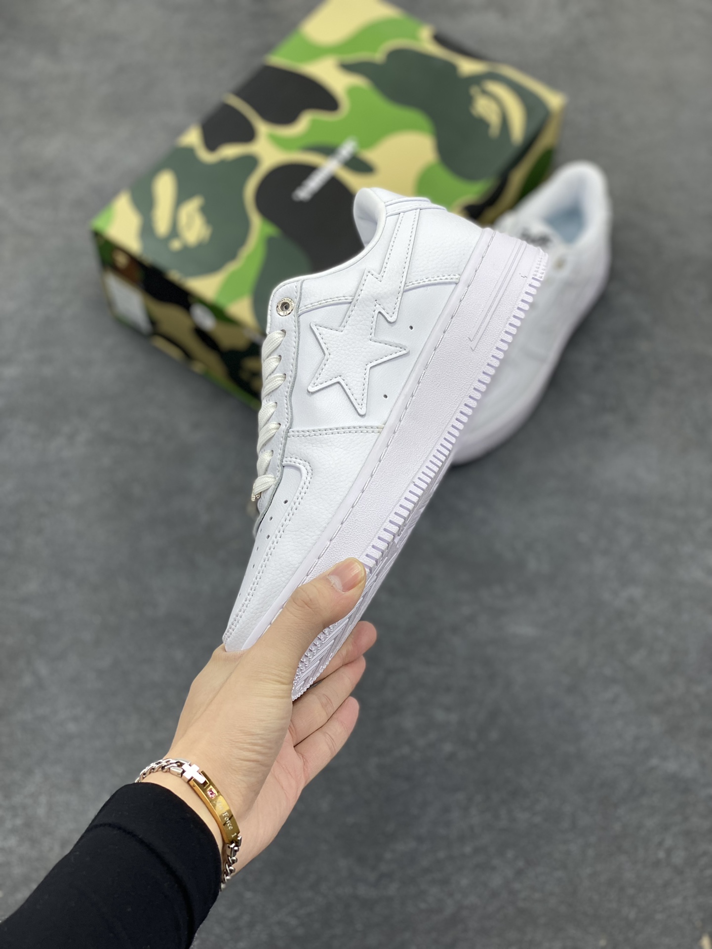 图片[3]-Bape Sk8 Sta To Nigo“ 潮流教父Nigo 品牌 猿人头低帮经典运动休闲板鞋 全套顶级包装 包含猿人logo定制防尘袋 定制迷彩鞋垫一副 抗压收纳抽屉式鞋盒 货号：1J30291013 尺码：36 36.5 37.5 38 38.5 39 40 40.5 41 42 42.5 43 44 44.5 45 46-选品中心