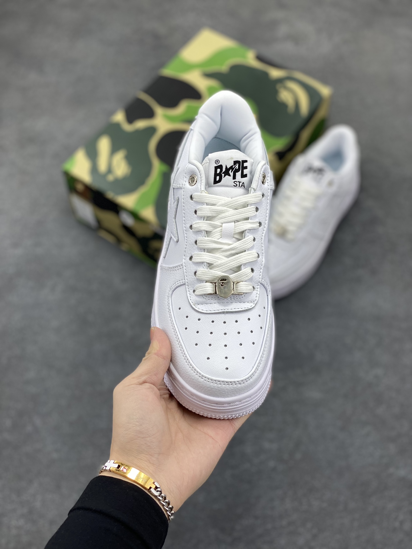 图片[2]-Bape Sk8 Sta To Nigo“ 潮流教父Nigo 品牌 猿人头低帮经典运动休闲板鞋 全套顶级包装 包含猿人logo定制防尘袋 定制迷彩鞋垫一副 抗压收纳抽屉式鞋盒 货号：1J30291013 尺码：36 36.5 37.5 38 38.5 39 40 40.5 41 42 42.5 43 44 44.5 45 46-选品中心