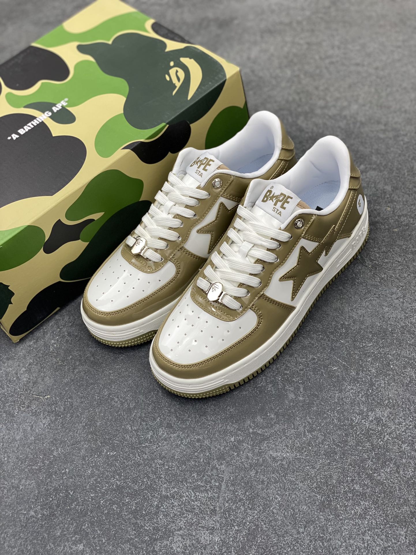 图片[8]-Bape Sk8 Sta To Nigo“ 潮流教父Nigo 品牌 猿人头低帮经典运动休闲板鞋 全套顶级包装 包含猿人logo定制防尘袋 定制迷彩鞋垫一副 抗压收纳抽屉式鞋盒 货号：1I70291021 尺码：36 36.5 37.5 38 38.5 39 40 40.5 41 42 42.5 43 44 44.5 45 46-选品中心