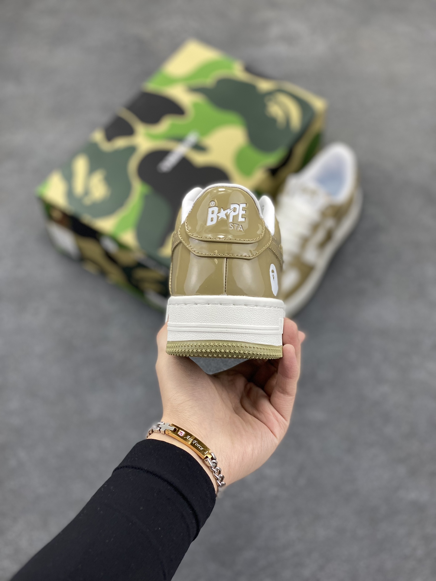 图片[4]-Bape Sk8 Sta To Nigo“ 潮流教父Nigo 品牌 猿人头低帮经典运动休闲板鞋 全套顶级包装 包含猿人logo定制防尘袋 定制迷彩鞋垫一副 抗压收纳抽屉式鞋盒 货号：1I70291021 尺码：36 36.5 37.5 38 38.5 39 40 40.5 41 42 42.5 43 44 44.5 45 46-选品中心