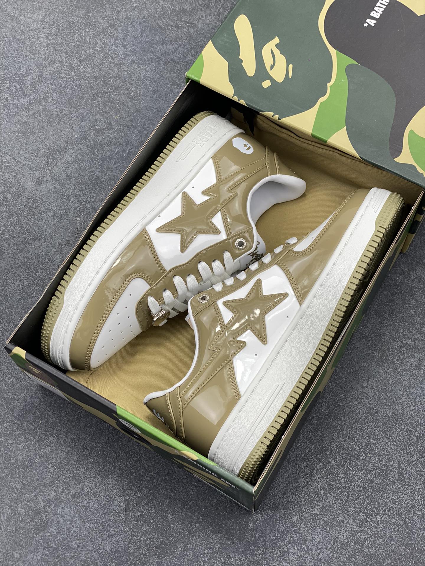 图片[9]-Bape Sk8 Sta To Nigo“ 潮流教父Nigo 品牌 猿人头低帮经典运动休闲板鞋 全套顶级包装 包含猿人logo定制防尘袋 定制迷彩鞋垫一副 抗压收纳抽屉式鞋盒 货号：1I70291021 尺码：36 36.5 37.5 38 38.5 39 40 40.5 41 42 42.5 43 44 44.5 45 46-选品中心