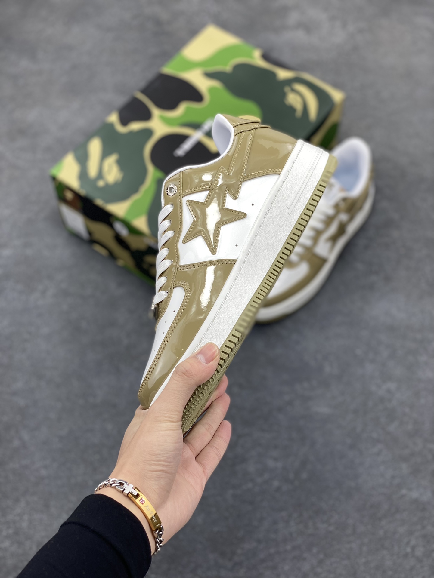 图片[3]-Bape Sk8 Sta To Nigo“ 潮流教父Nigo 品牌 猿人头低帮经典运动休闲板鞋 全套顶级包装 包含猿人logo定制防尘袋 定制迷彩鞋垫一副 抗压收纳抽屉式鞋盒 货号：1I70291021 尺码：36 36.5 37.5 38 38.5 39 40 40.5 41 42 42.5 43 44 44.5 45 46-选品中心