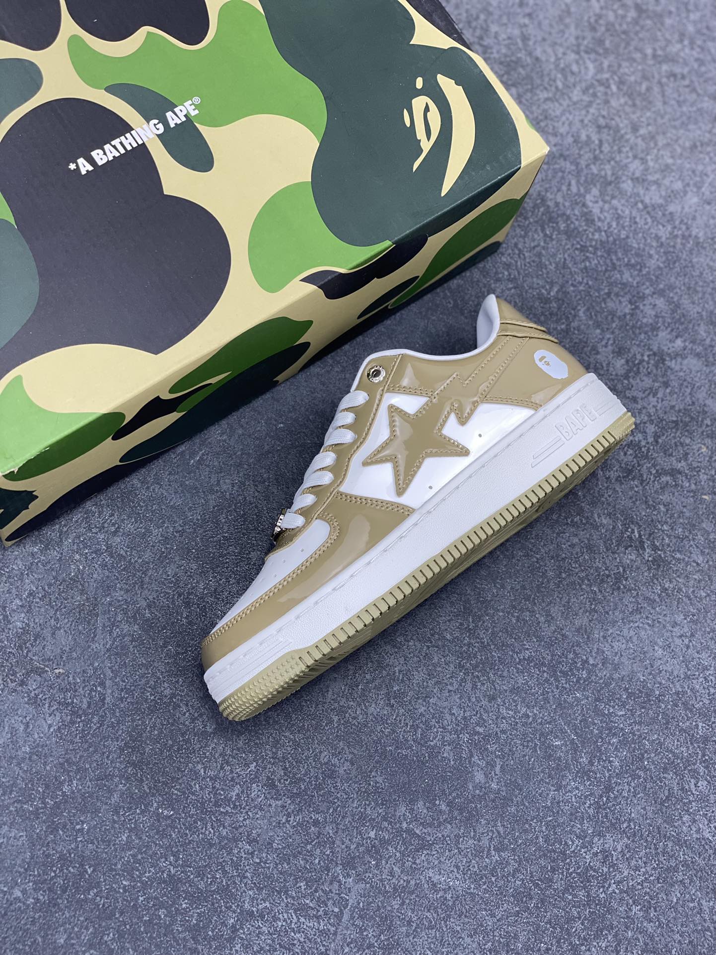图片[7]-Bape Sk8 Sta To Nigo“ 潮流教父Nigo 品牌 猿人头低帮经典运动休闲板鞋 全套顶级包装 包含猿人logo定制防尘袋 定制迷彩鞋垫一副 抗压收纳抽屉式鞋盒 货号：1I70291021 尺码：36 36.5 37.5 38 38.5 39 40 40.5 41 42 42.5 43 44 44.5 45 46-选品中心