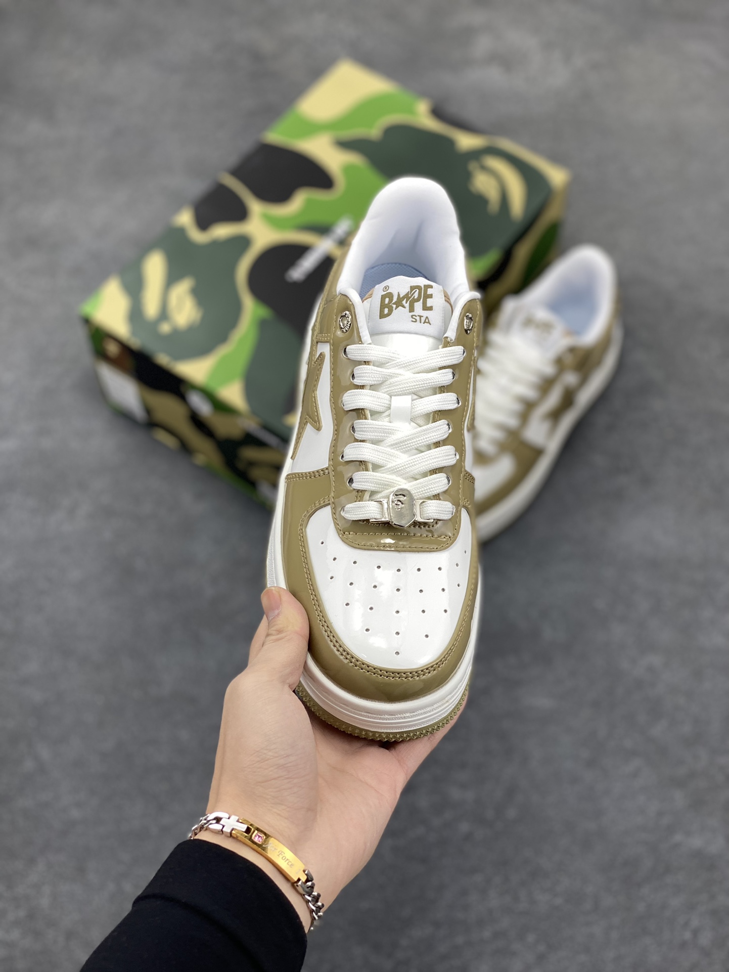 图片[2]-Bape Sk8 Sta To Nigo“ 潮流教父Nigo 品牌 猿人头低帮经典运动休闲板鞋 全套顶级包装 包含猿人logo定制防尘袋 定制迷彩鞋垫一副 抗压收纳抽屉式鞋盒 货号：1I70291021 尺码：36 36.5 37.5 38 38.5 39 40 40.5 41 42 42.5 43 44 44.5 45 46-选品中心