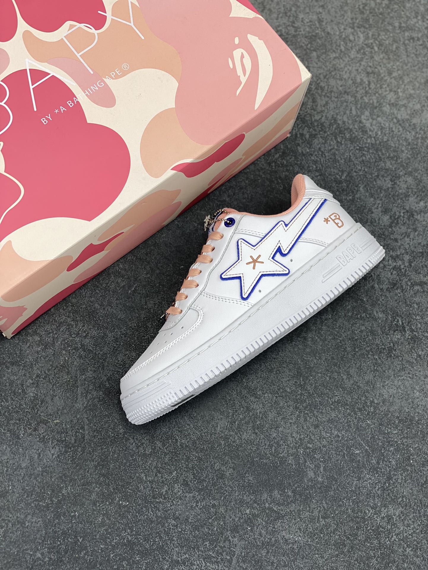 图片[7]-Bape Sk8 Sta To Nigo“ 潮流教父Nigo 品牌 猿人头低帮经典运动休闲板鞋 全套顶级包装 包含猿人logo定制防尘袋 定制迷彩鞋垫一副 抗压收纳抽屉式鞋盒 货号：1G21SN0061C 尺码：36 36.5 37.5 38 38.5 39 40 40.5 41 42 42.5 43 44 44.5 45 46-选品中心