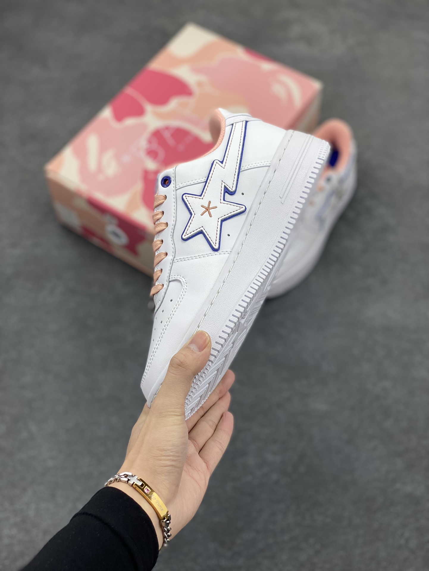 图片[3]-Bape Sk8 Sta To Nigo“ 潮流教父Nigo 品牌 猿人头低帮经典运动休闲板鞋 全套顶级包装 包含猿人logo定制防尘袋 定制迷彩鞋垫一副 抗压收纳抽屉式鞋盒 货号：1G21SN0061C 尺码：36 36.5 37.5 38 38.5 39 40 40.5 41 42 42.5 43 44 44.5 45 46-选品中心