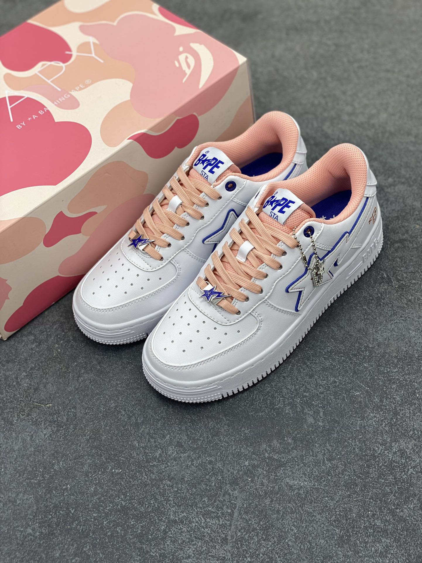 图片[8]-Bape Sk8 Sta To Nigo“ 潮流教父Nigo 品牌 猿人头低帮经典运动休闲板鞋 全套顶级包装 包含猿人logo定制防尘袋 定制迷彩鞋垫一副 抗压收纳抽屉式鞋盒 货号：1G21SN0061C 尺码：36 36.5 37.5 38 38.5 39 40 40.5 41 42 42.5 43 44 44.5 45 46-选品中心