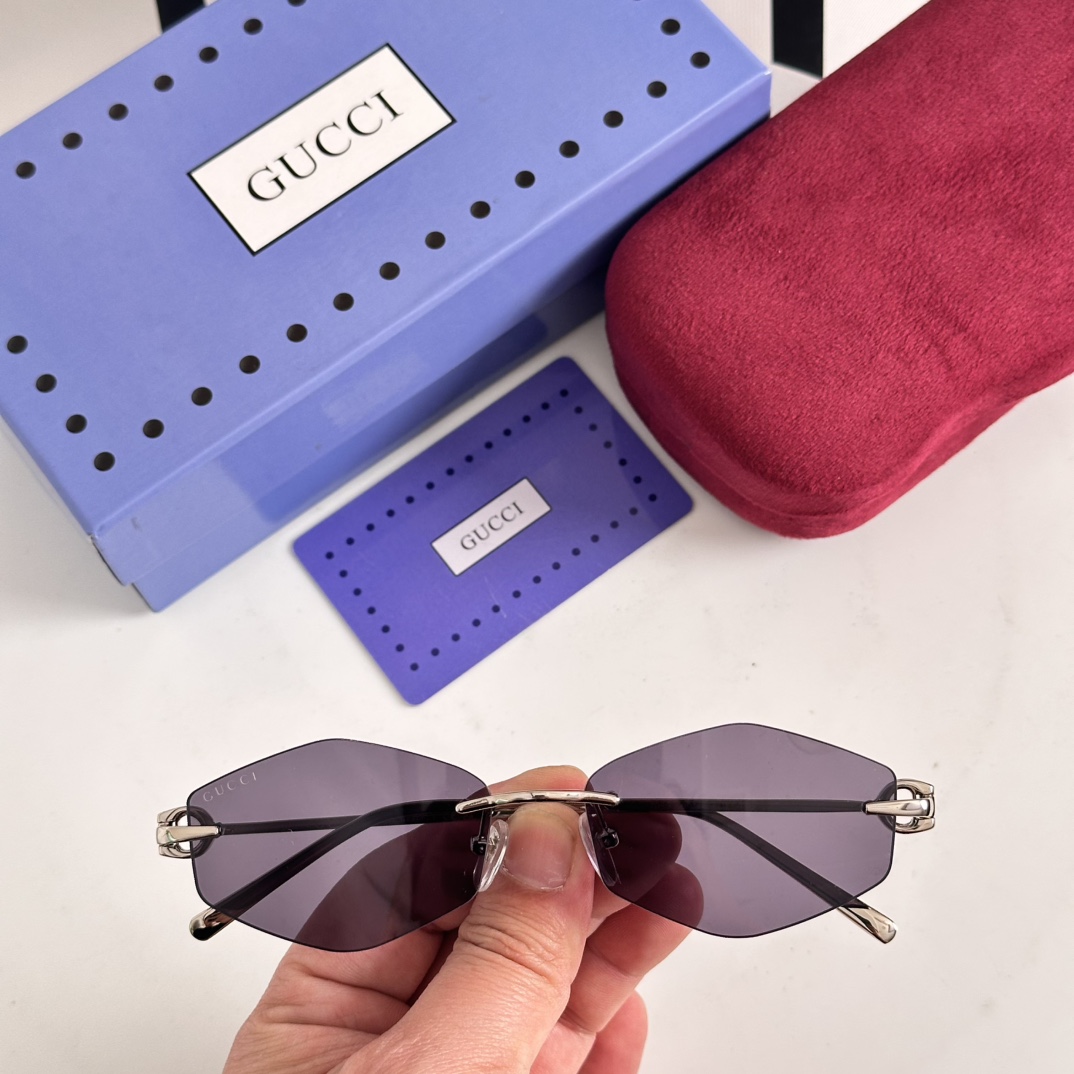 GUCC* Modelo: GG1705S Talla: 56□17-140 🉐100