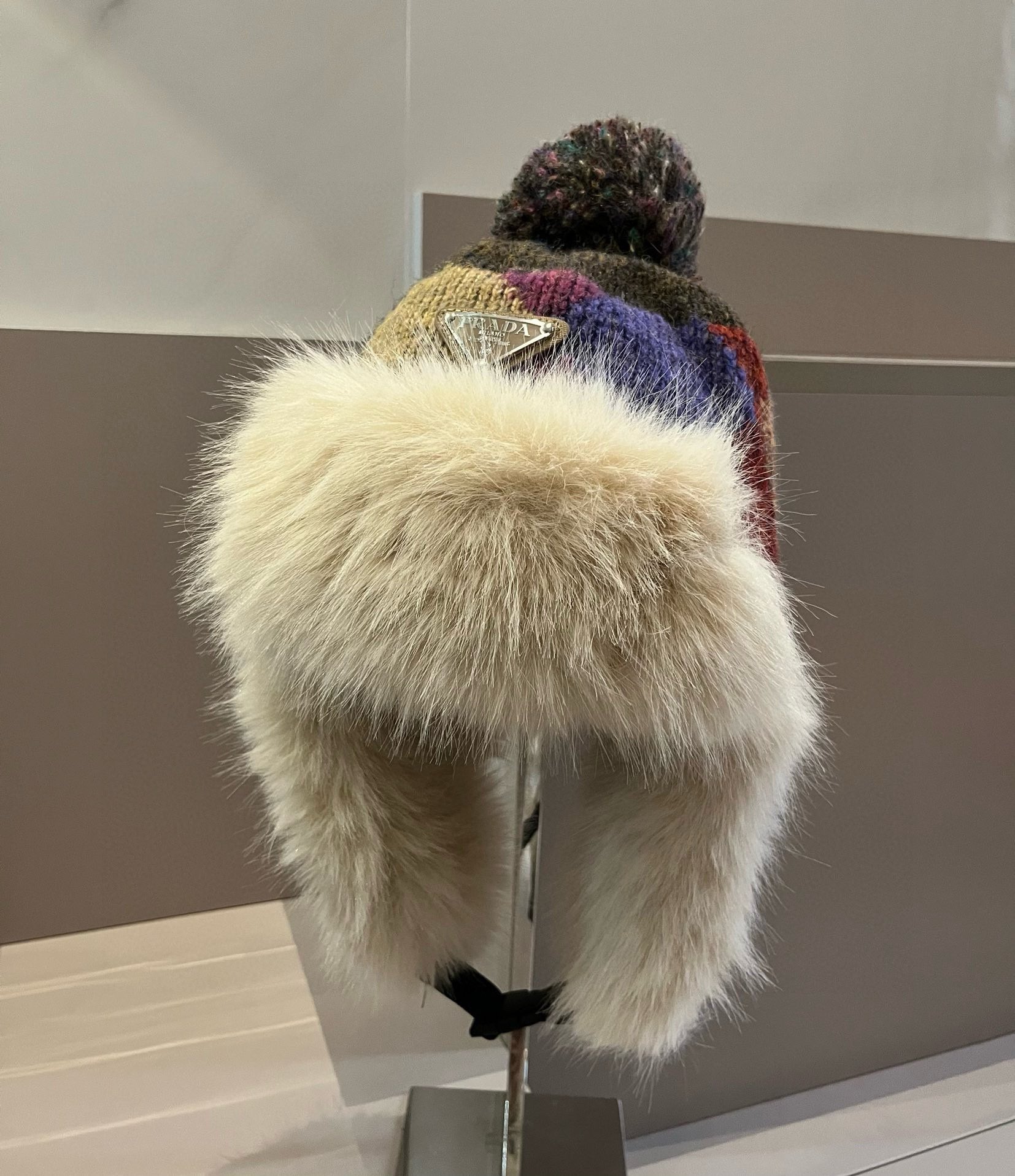 NO:218436,Prada Prada knitted ear protection hat, thickened ski hat, Lei Feng hat, warmth essential hat Fisherman hat Baseball hat Knitted hat, hat, prada, prada, espadrilles, hats19860909Prada普拉达针织护耳帽,加厚滑雪帽,雷锋帽,保暖必备帽子渔夫帽棒球帽针织帽,帽子,prada,prada,espadrilles,hats,hat