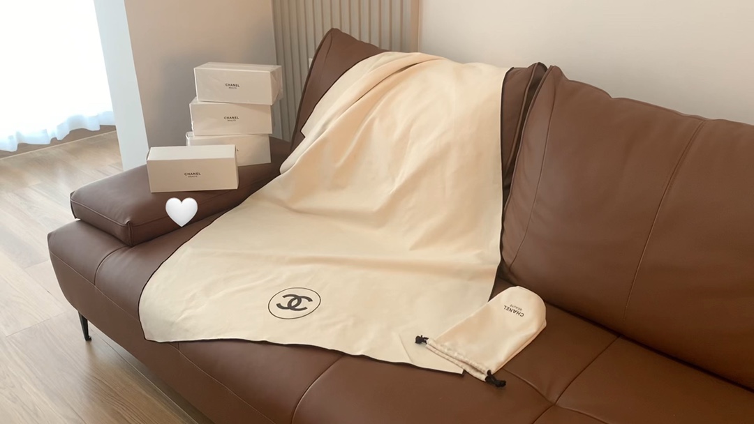 Chanel Gift Shawl: Unboxing - Scarf