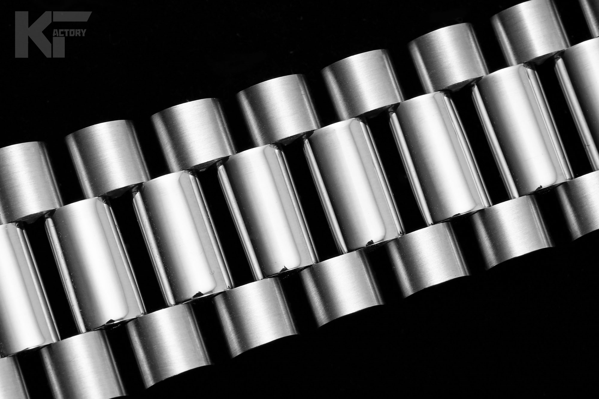 NO:158427,All the amazing things come from continuous breakthroughs and another super copy weekly calendar DAY-DATE40 series in cloning history - a heavy version (the weight of the official watch is about York). Breaking through the limits of traditional craftsmanship, the conventional stainless steel material on the market has a specific gravity of 8, the counterweight material has a specific gravity of 12.5, and the official K gold specific gravity of 16.5. We have developed a special material comparable to the specific gravity of K gold. The products cast through this material can be infinitely close to the K gold case in terms of weight and texture.  There are two options for the entire series of products. It is equipped with the Asina 2836 movement, which is about gram-high weight, and the customized version of Cal.vr movement is about 195 grams. For watch friends who like Jinlao, they can detoxify and say goodbye to the embarrassing scene of light and fluttering. Whether it is gold, platinum or rose gold, the product has a reinforced color to make it less likely to oxidize and fade. The details of the entire watch are full of sincerity, and even the steel mark on the back can clearly see the three-dimensional pattern, etc., KF produces it. It must be a fine product.,, gold19860909所有的惊艳——都源自于不断地突破,克隆史上又一款超级副本星期日历型DAY-DATE40系列——足重版（官方整表重量约克左右）. 突破传统工艺极限市面常规的不锈钢材料比重为8,配重材料比重为12.5,官方K金比重是16.5,而我们研制出可媲美K金比重的特殊材质,经此材质铸造出来的产品能与K金表壳,在份量与质感上无限接近. 全系列产品可供两个选择,搭载稳定性之王Asina2836机芯是克左右的足重版,搭载定制版Cal.vr机芯是195克左右的配重版.针对喜欢金劳的表友,从此可以解毒告别上手轻飘飘的尴尬场景,不管是黄金色、铂金色还是玫瑰金色,产品均有加强固色使其更加不容易氧化褪色.整表细节之处满满皆是诚意,就连背部的狗头标钢印都可以清晰的看到立体纹路等等,KF出品 必属精品.,,gold,Watch