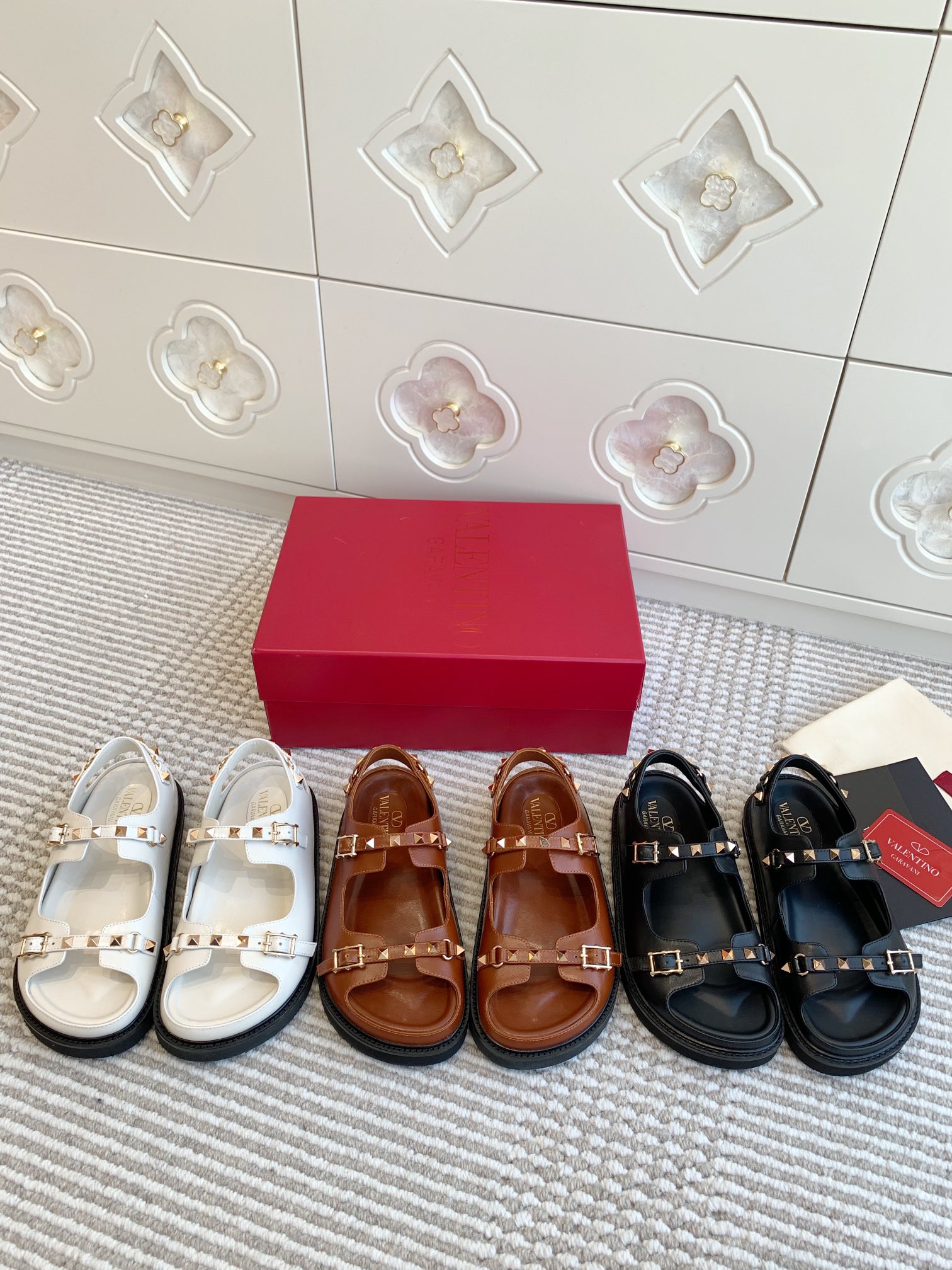 NO:165725,————Valentino·Riveted Sandals·35-41,Sandals,Valentino,Sandals19860909————valentino·铆钉凉鞋·35-41,凉鞋,valentino,sandals,Women's Shoes