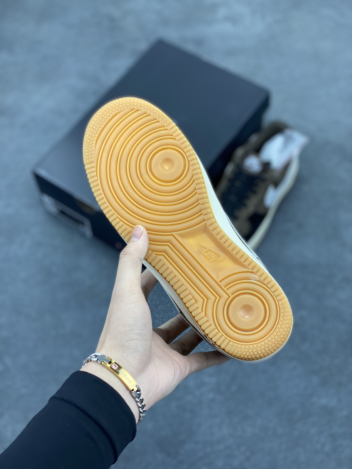 图片[5]-Nike Air Force 1 Low 黑棕色全麂皮低帮空军一号休闲板鞋 定制皮料 原楦原纸板 纯正空军版型 高清洁度 内置全掌气垫 货号：AV0383-230 尺码：36 36.5 37.5 38 38.5 39 40 40.5 41 42 42.5 43 44 44.5 45-选品中心