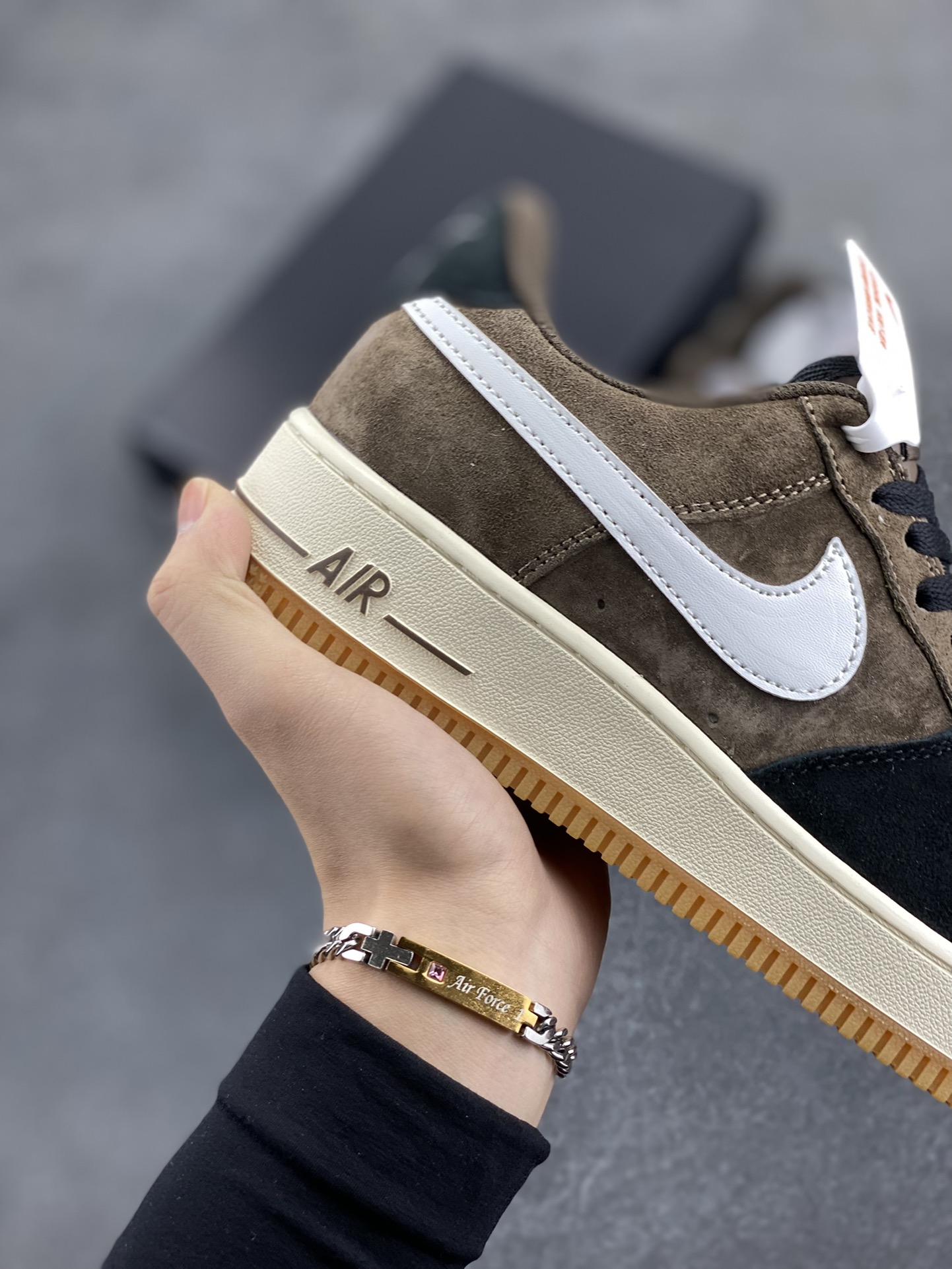 图片[6]-Nike Air Force 1 Low 黑棕色全麂皮低帮空军一号休闲板鞋 定制皮料 原楦原纸板 纯正空军版型 高清洁度 内置全掌气垫 货号：AV0383-230 尺码：36 36.5 37.5 38 38.5 39 40 40.5 41 42 42.5 43 44 44.5 45-选品中心