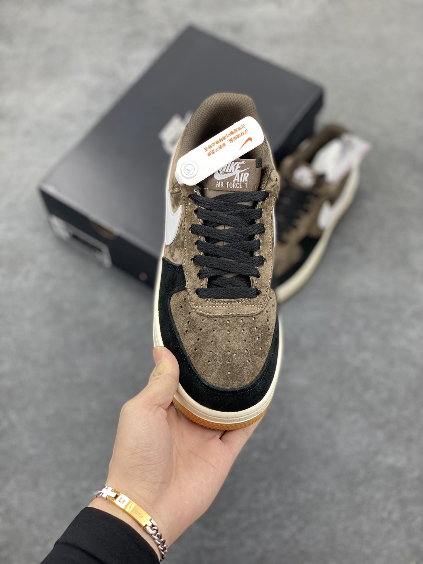 图片[2]-Nike Air Force 1 Low 黑棕色全麂皮低帮空军一号休闲板鞋 定制皮料 原楦原纸板 纯正空军版型 高清洁度 内置全掌气垫 货号：AV0383-230 尺码：36 36.5 37.5 38 38.5 39 40 40.5 41 42 42.5 43 44 44.5 45-选品中心