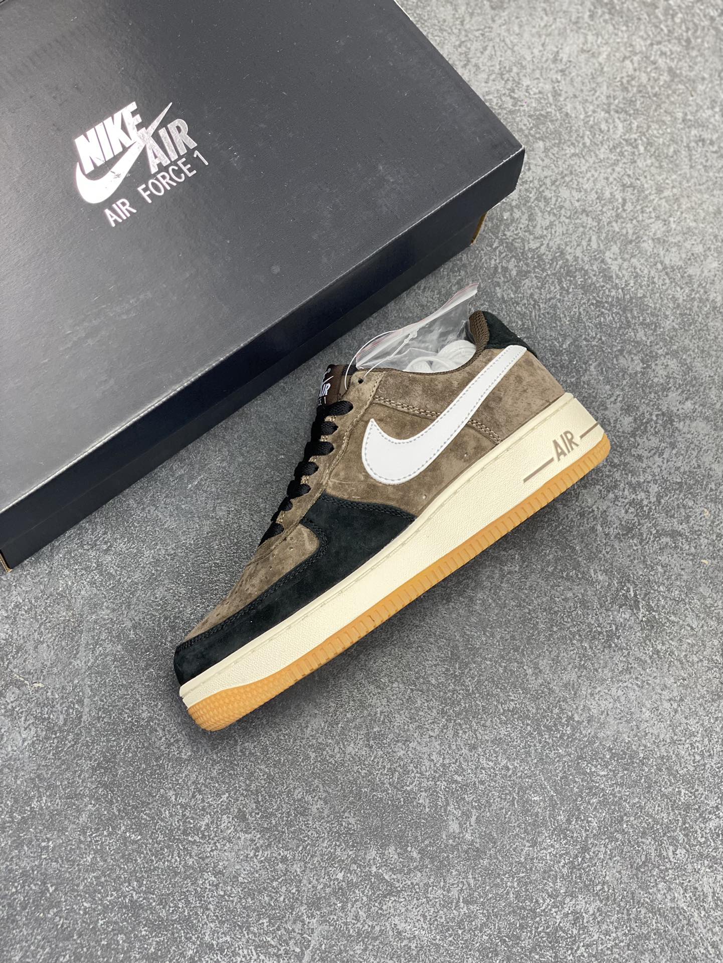 图片[7]-Nike Air Force 1 Low 黑棕色全麂皮低帮空军一号休闲板鞋 定制皮料 原楦原纸板 纯正空军版型 高清洁度 内置全掌气垫 货号：AV0383-230 尺码：36 36.5 37.5 38 38.5 39 40 40.5 41 42 42.5 43 44 44.5 45-选品中心