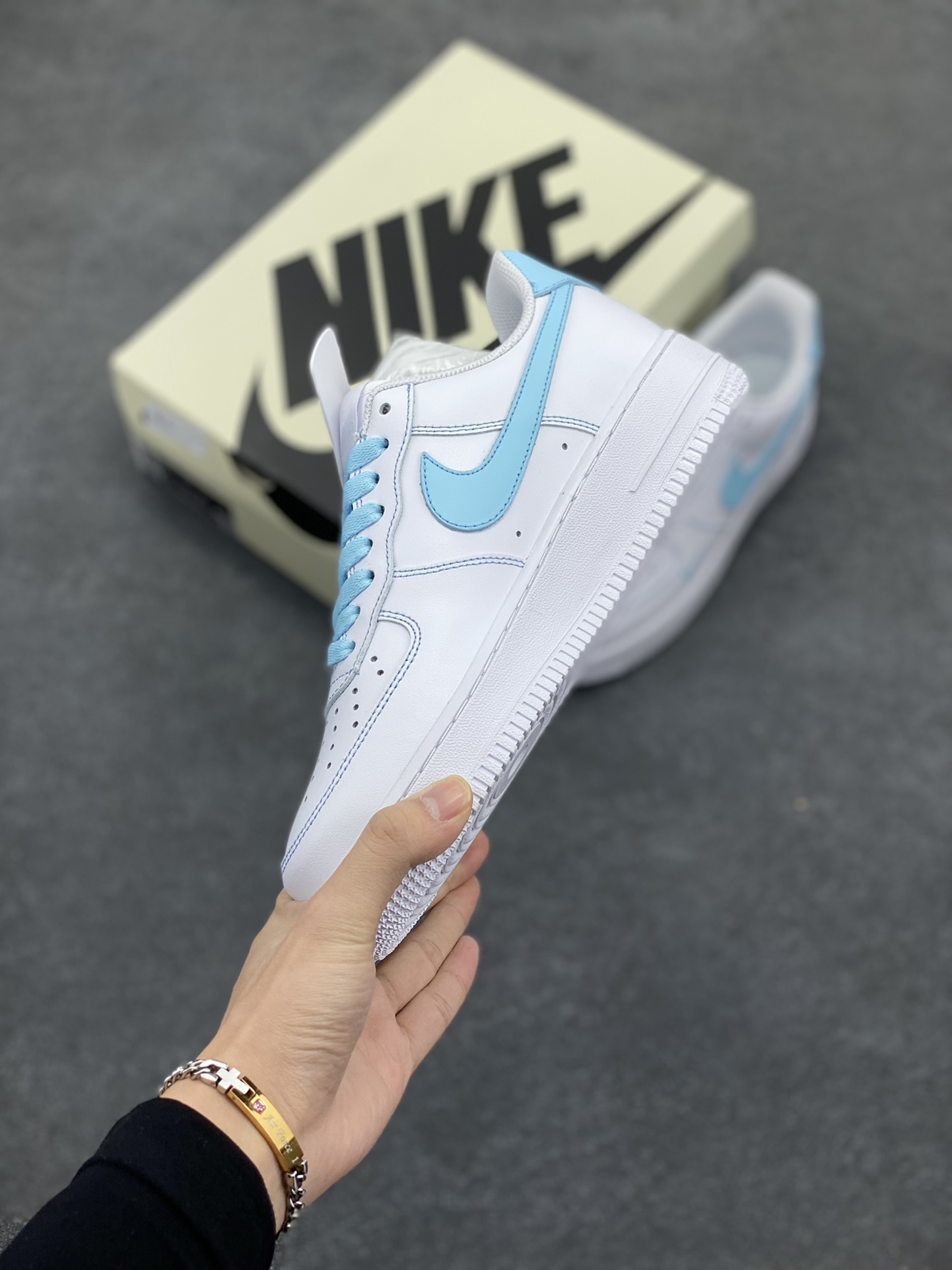 图片[3]-Nike Air Force 1 Low “Just Do It”联名白蓝 空军一号低帮运动休闲板鞋 原楦头原纸板 打造纯正空军版型#专注外贸渠道 全掌内置蜂窝气垫 #原盒配件 原厂中底钢印、拉帮完美 货号：CW2288-026 尺码：36 36.5 37.5 38 38.5 39 40 40.5 41 42 42.5 43 44 44.5 45-选品中心