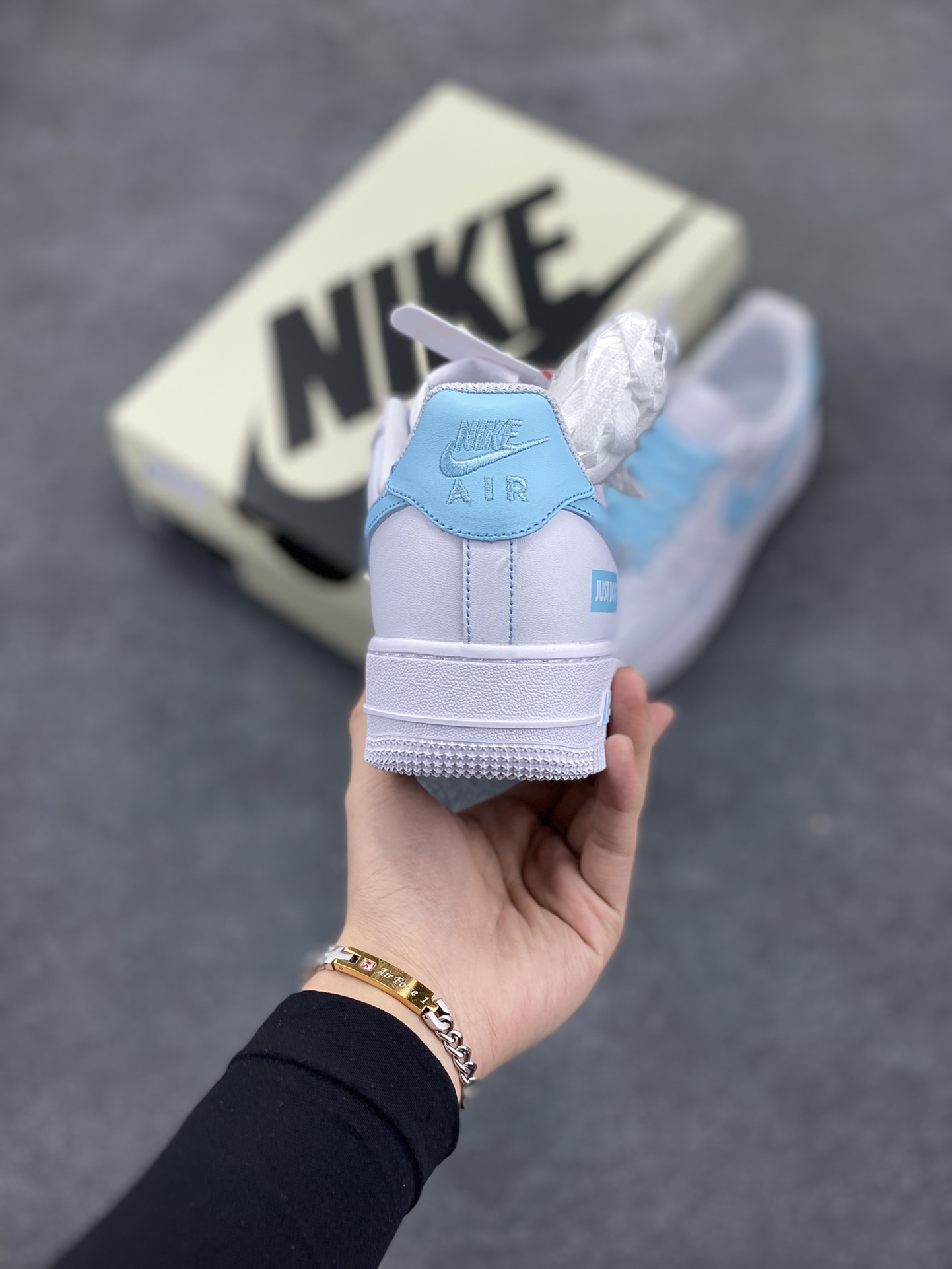 图片[4]-Nike Air Force 1 Low “Just Do It”联名白蓝 空军一号低帮运动休闲板鞋 原楦头原纸板 打造纯正空军版型#专注外贸渠道 全掌内置蜂窝气垫 #原盒配件 原厂中底钢印、拉帮完美 货号：CW2288-026 尺码：36 36.5 37.5 38 38.5 39 40 40.5 41 42 42.5 43 44 44.5 45-选品中心