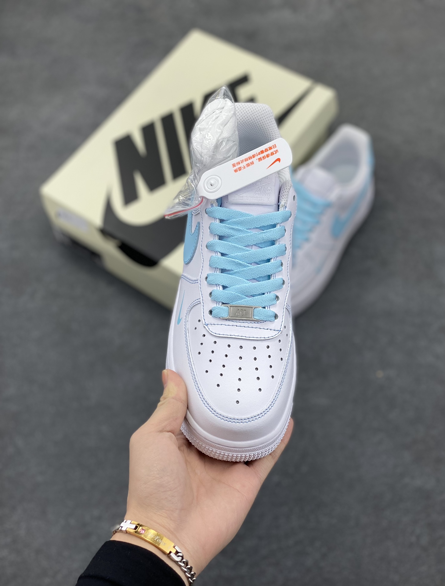 图片[2]-Nike Air Force 1 Low “Just Do It”联名白蓝 空军一号低帮运动休闲板鞋 原楦头原纸板 打造纯正空军版型#专注外贸渠道 全掌内置蜂窝气垫 #原盒配件 原厂中底钢印、拉帮完美 货号：CW2288-026 尺码：36 36.5 37.5 38 38.5 39 40 40.5 41 42 42.5 43 44 44.5 45-选品中心