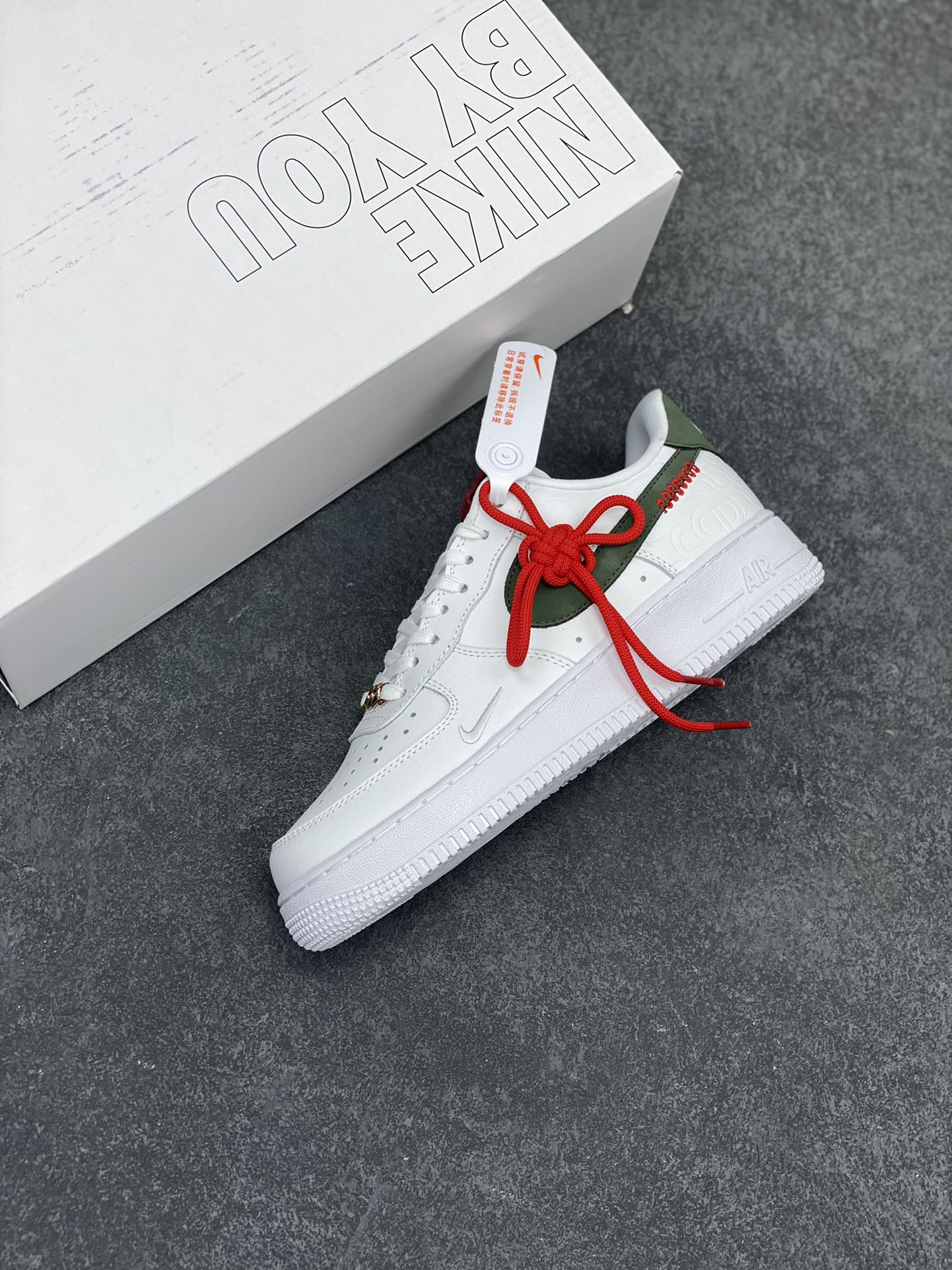 图片[7]-Nike Air Force 1 Low 蛇年 空军一号低帮运动休闲板鞋 原楦头原纸板 打造纯正空军版型#专注外贸渠道 全掌内置蜂窝气垫 #原盒配件 原厂中底钢印、拉帮完美 货号：HV5979-130 尺码：36 36.5 37.5 38 38.5 39 40 40.5 41 42 42.5 43 44 44.5 45-选品中心