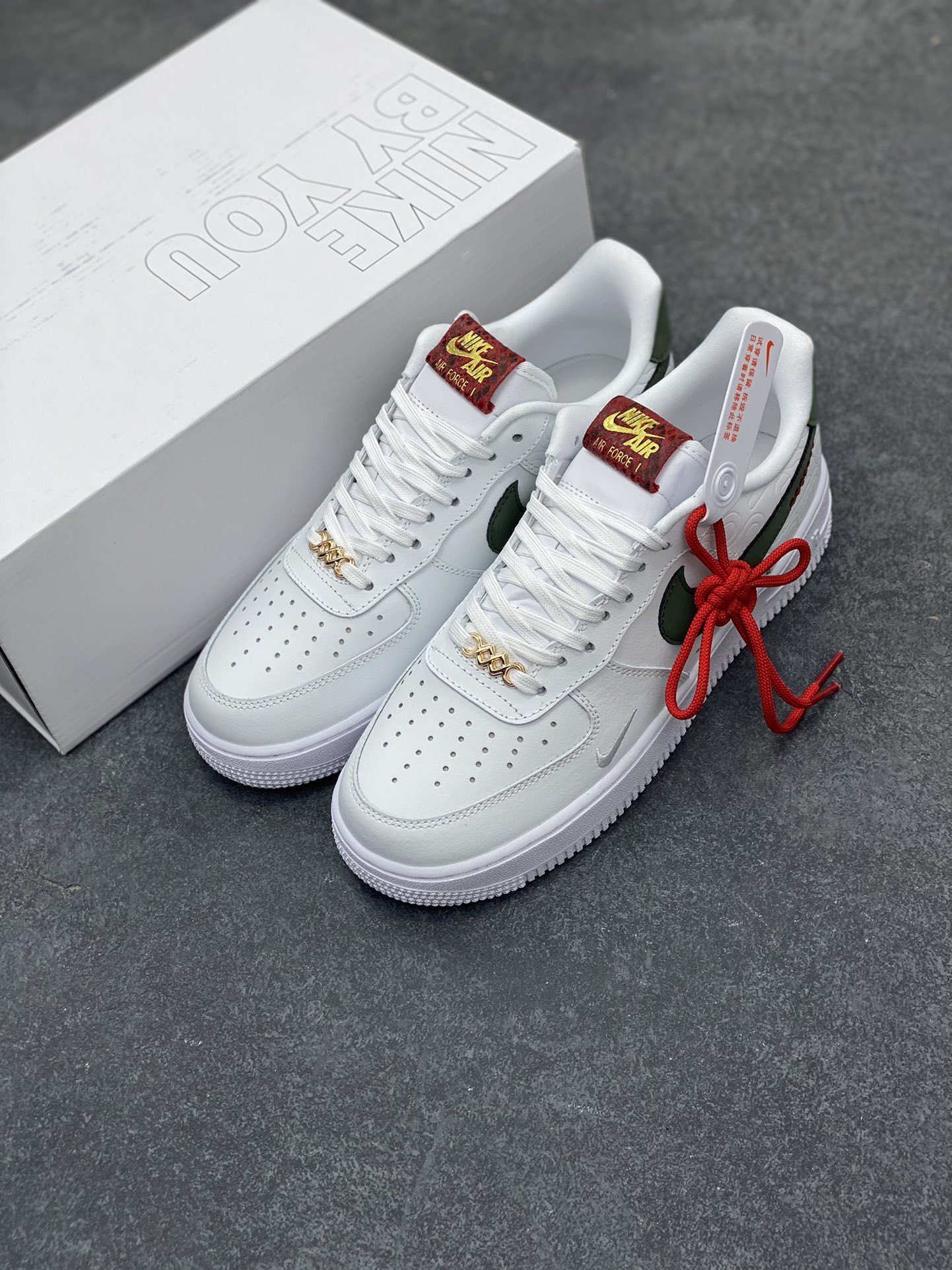 图片[8]-Nike Air Force 1 Low 蛇年 空军一号低帮运动休闲板鞋 原楦头原纸板 打造纯正空军版型#专注外贸渠道 全掌内置蜂窝气垫 #原盒配件 原厂中底钢印、拉帮完美 货号：HV5979-130 尺码：36 36.5 37.5 38 38.5 39 40 40.5 41 42 42.5 43 44 44.5 45-选品中心