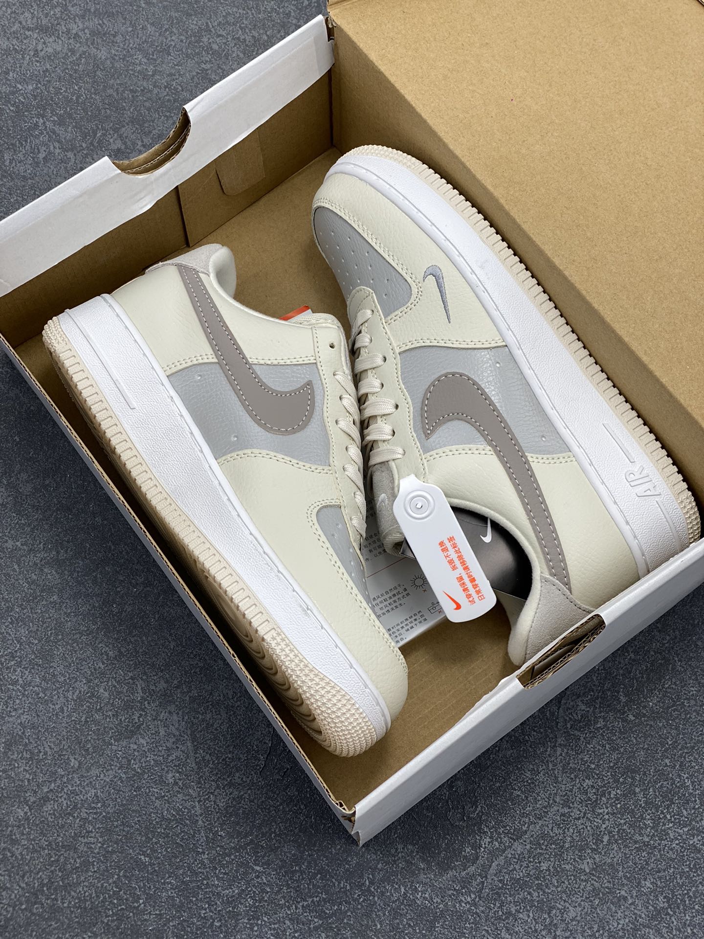 图片[9]-福利特价 Nike Air Force 1 Low 奶茶棕迷你小双勾 空军一号低帮运动休闲板鞋 原楦头原纸板 打造纯正空军版型#专注外贸渠道 全掌内置蜂窝气垫 #原盒配件 原厂中底钢印、拉帮完美 货号：FB8483-100 尺码：36 36.5 37.5 38 38.5 39 40 40.5 41 42 42.5 43 44 44.5 45-选品中心